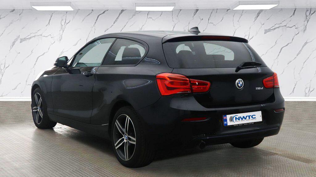 BMW 1 Series view 6