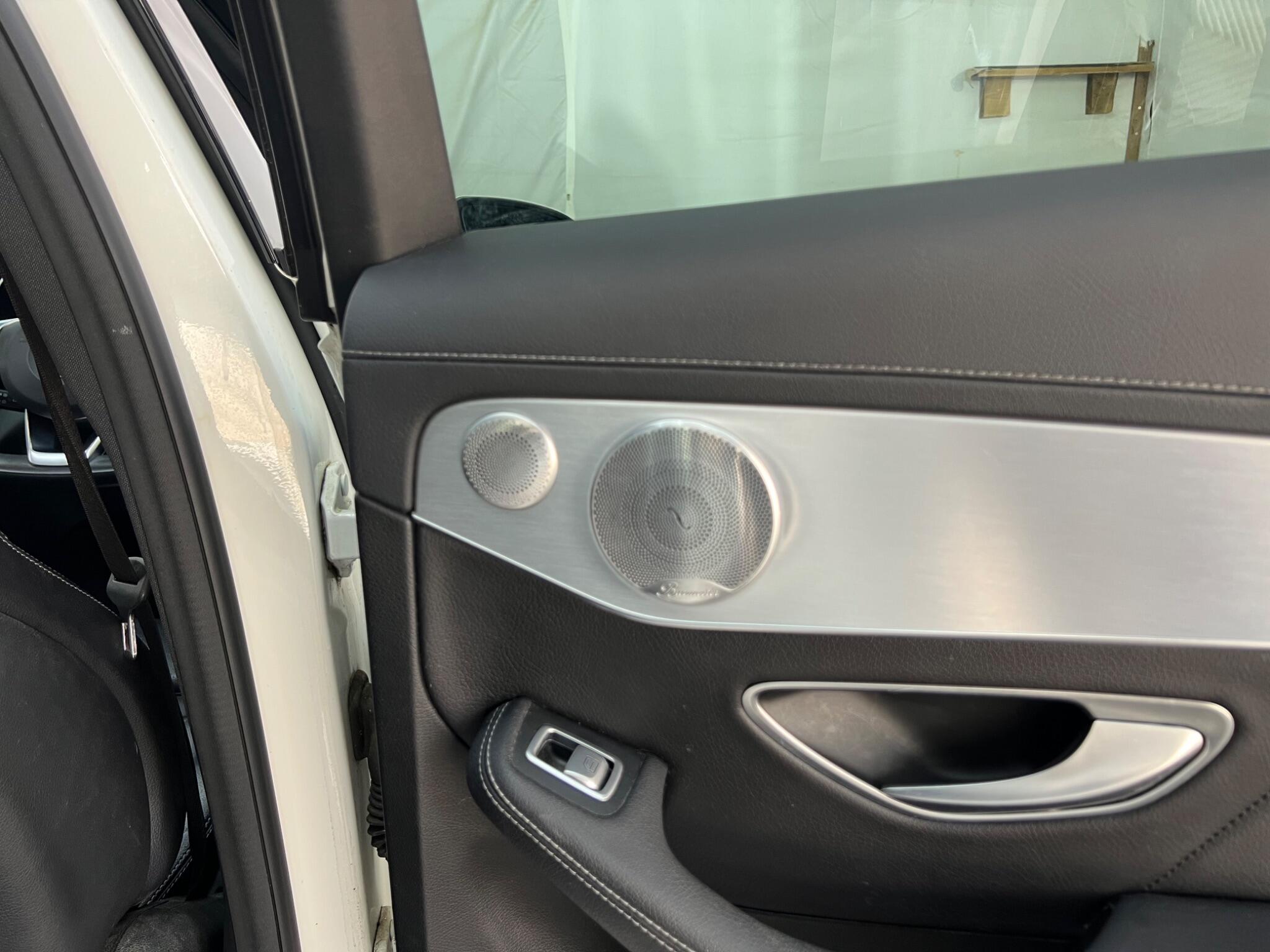 Mercedes-Benz C Class view 29