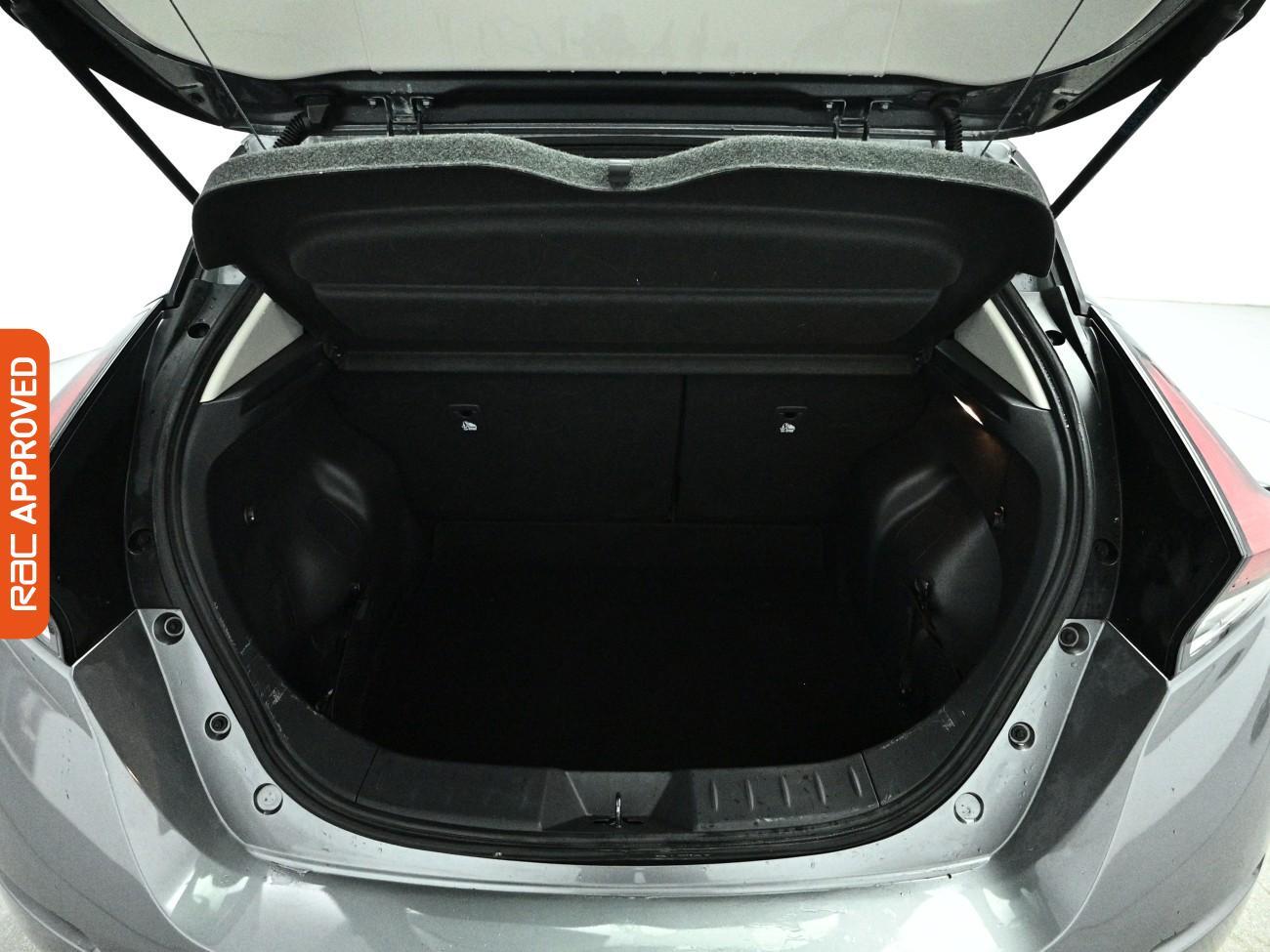Nissan Leaf view 27