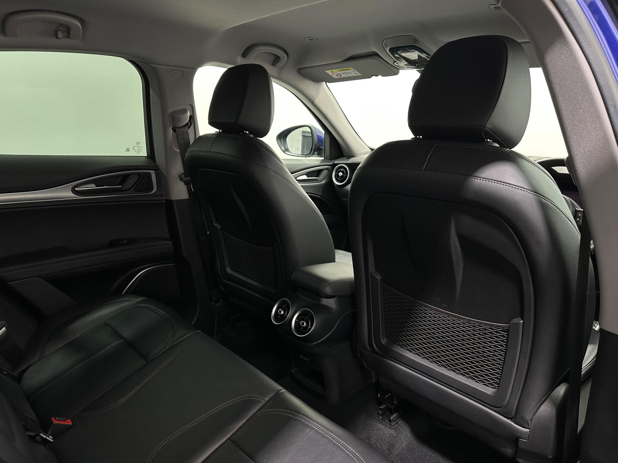 Alfa Romeo Stelvio view 40