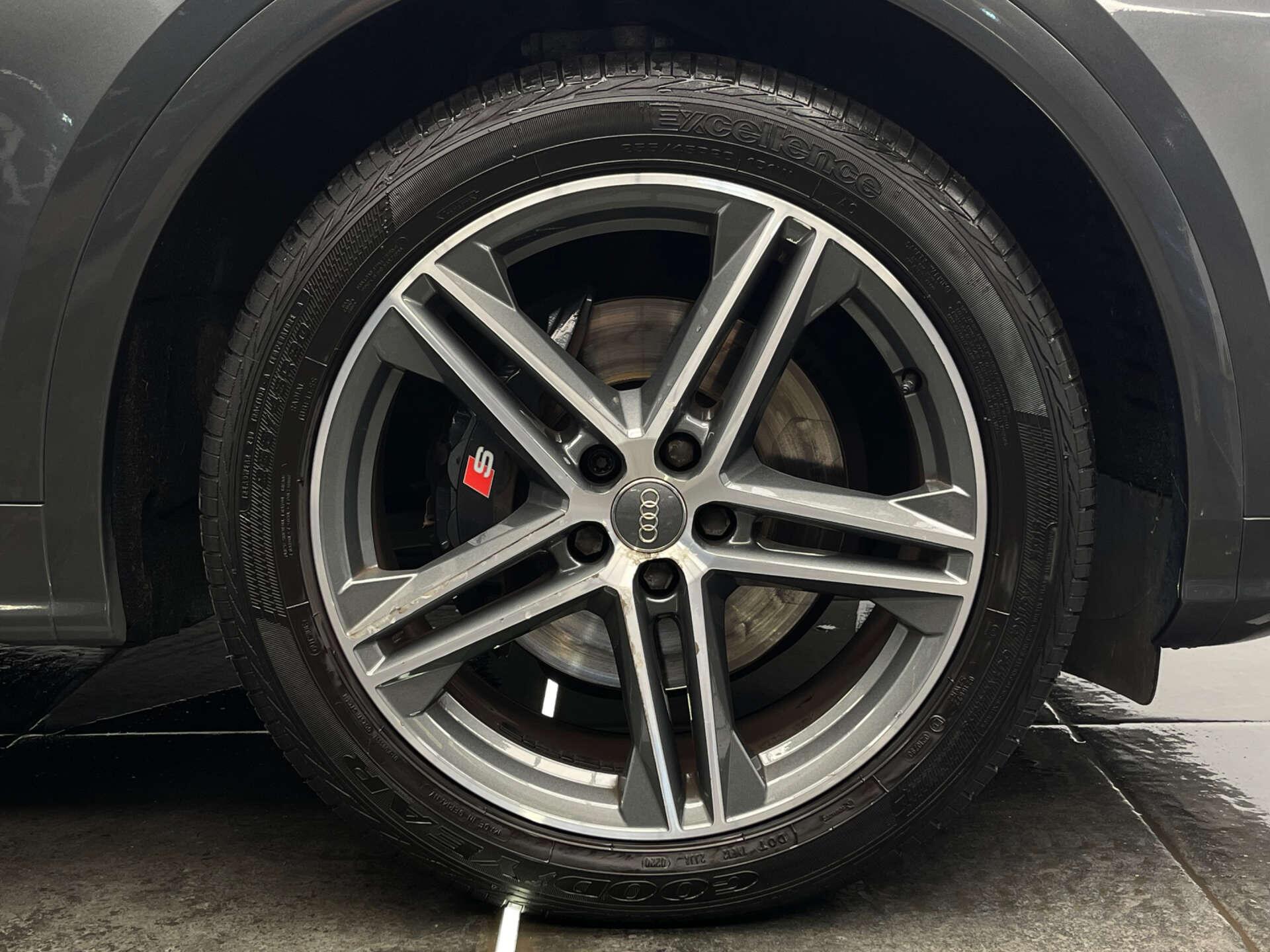 Audi SQ5 view 31
