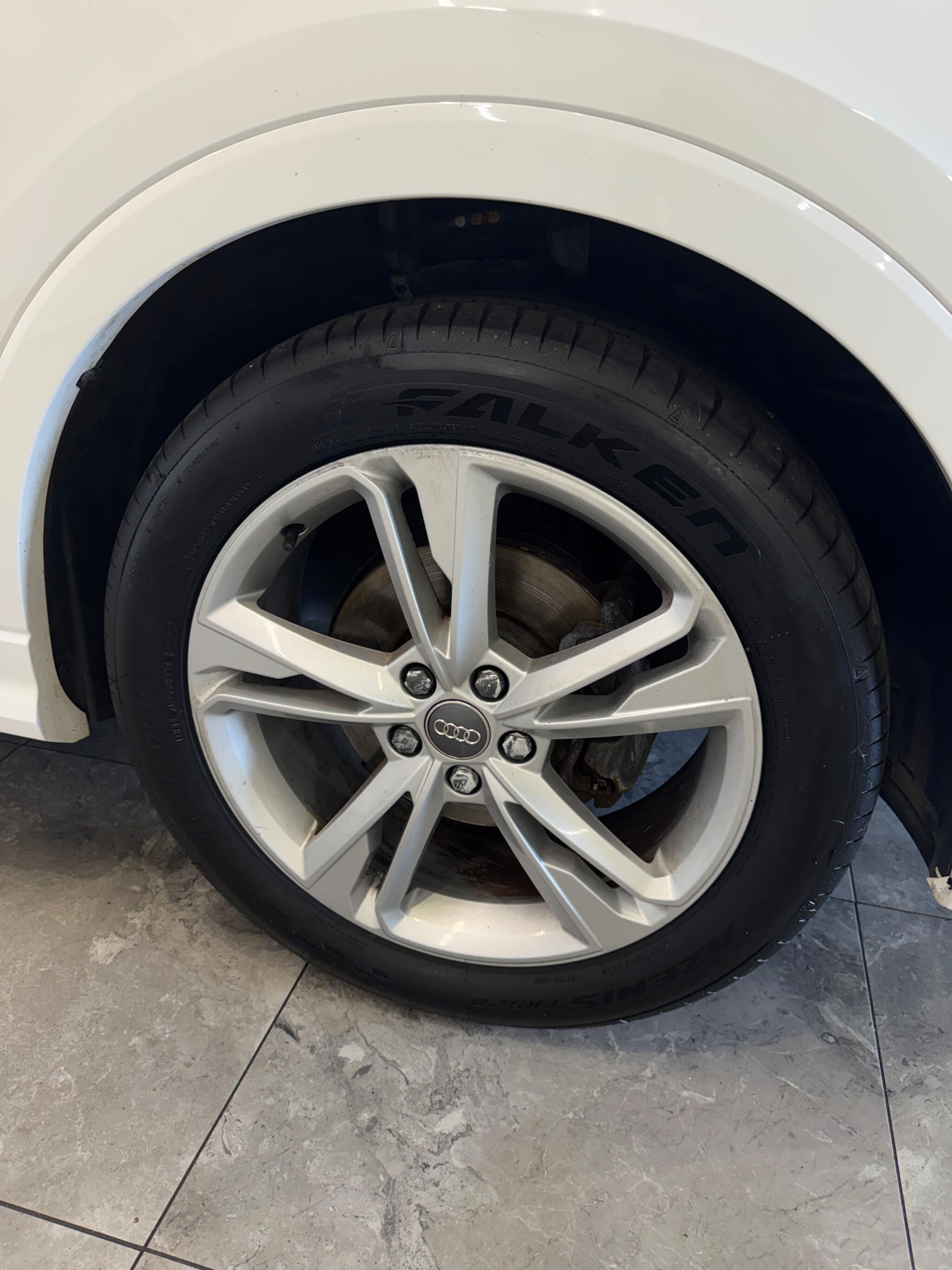 Audi Q3 view 31