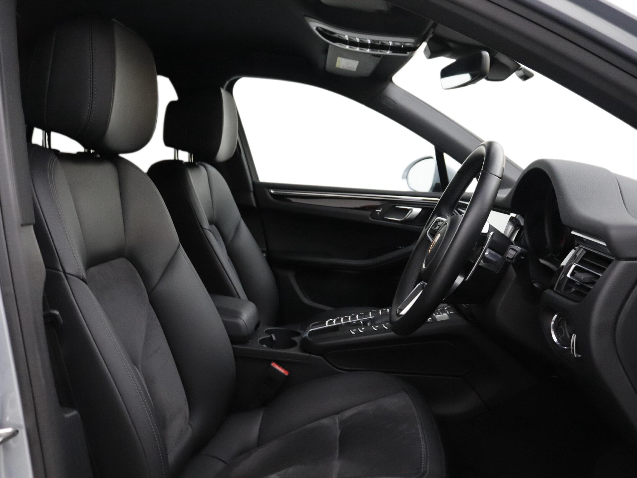 Porsche Macan view 10