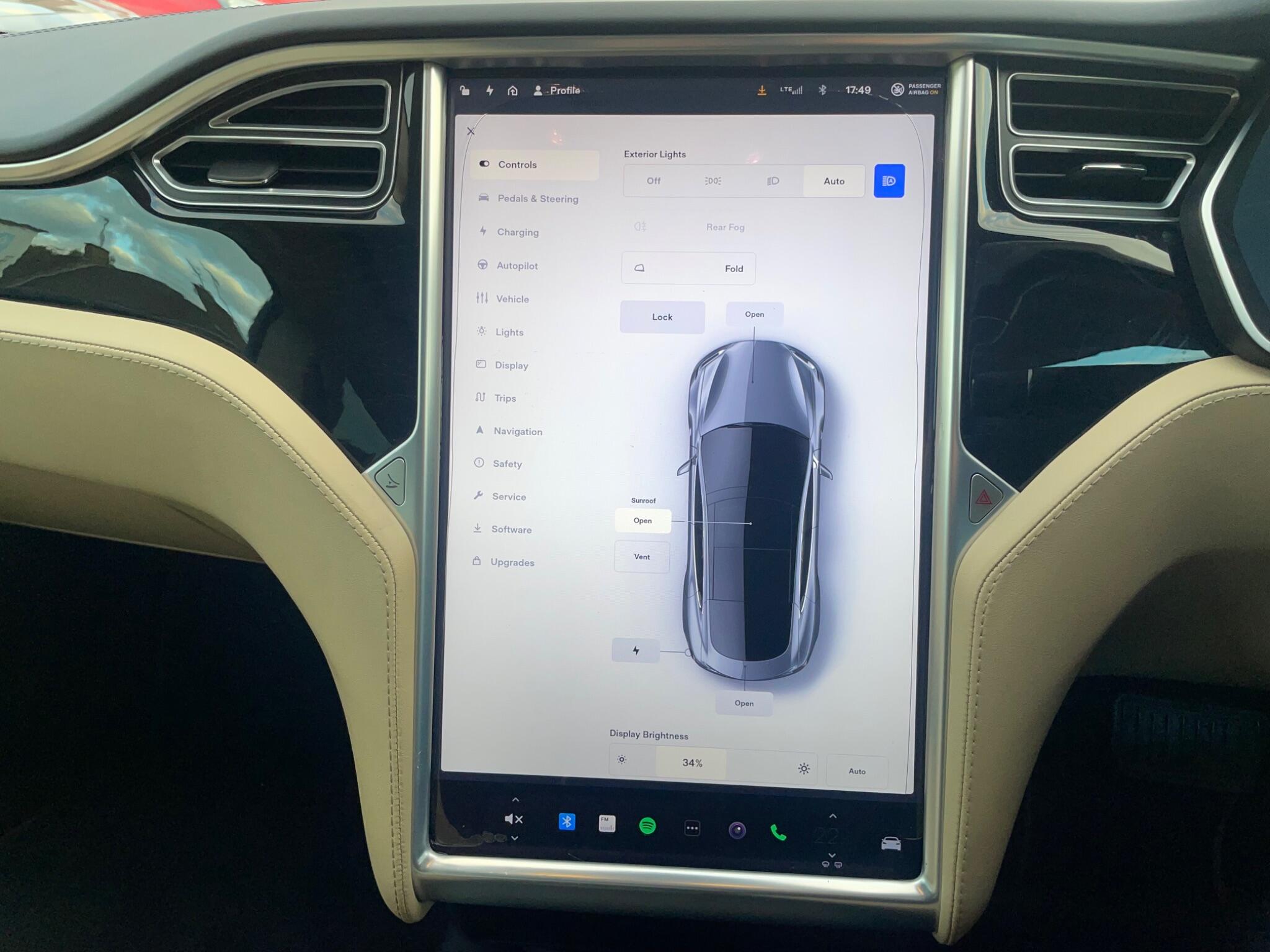 2016 Tesla Model S image 21