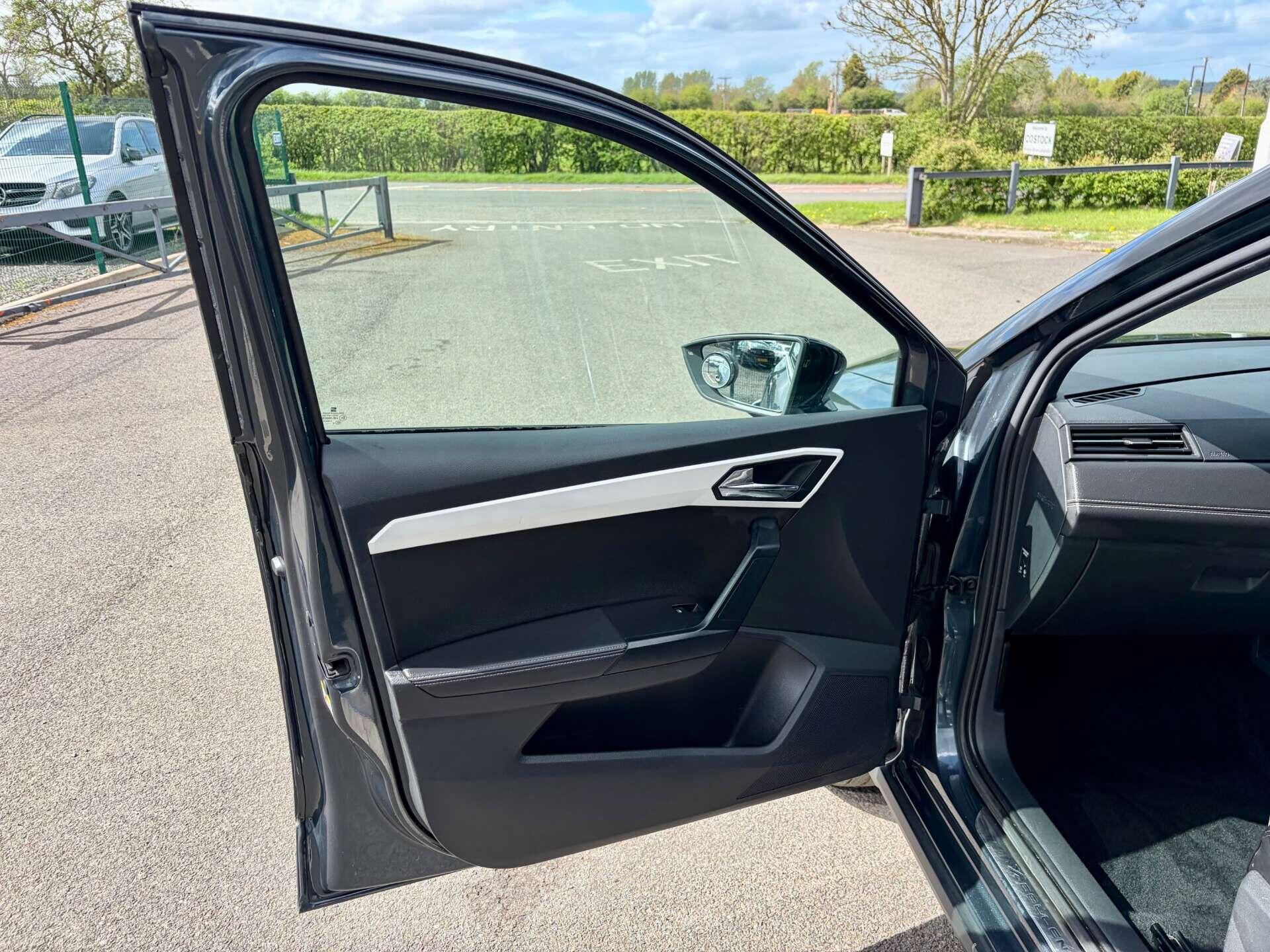Seat Arona view 14