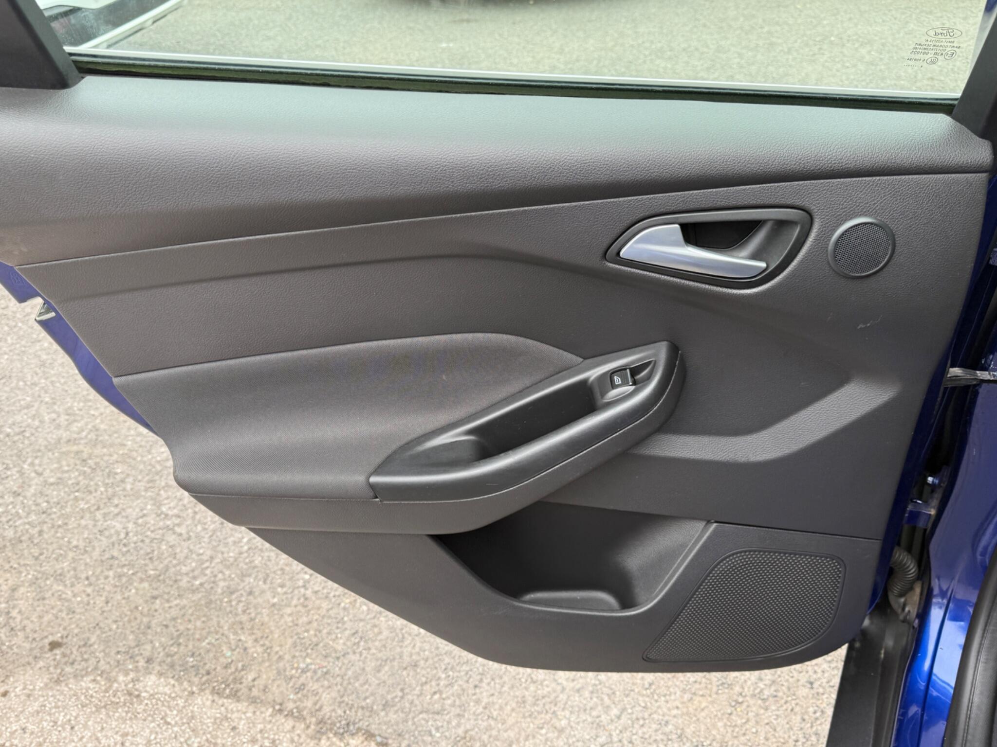 Ford Focus - Image 49