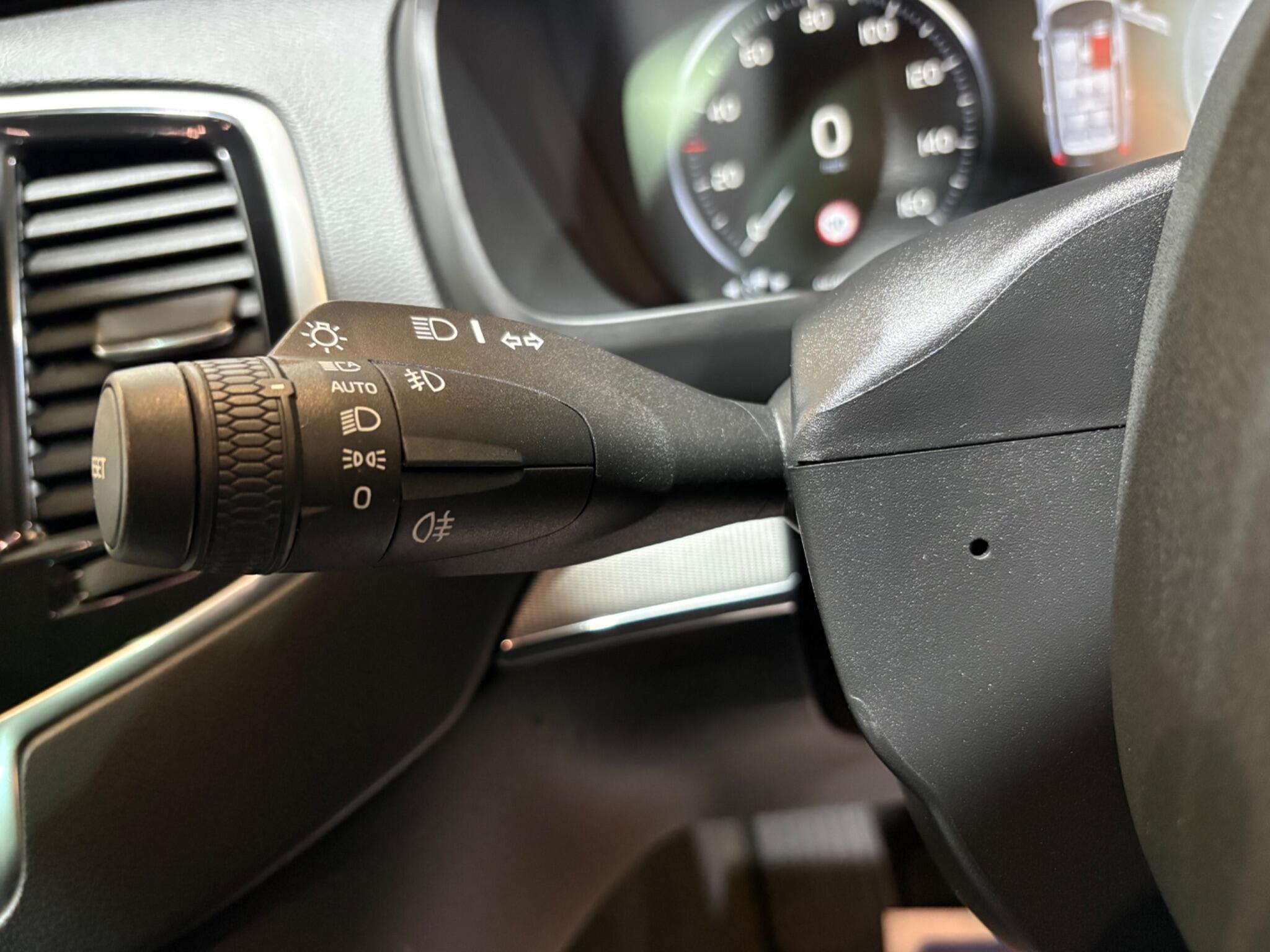 Volvo XC90 view 28