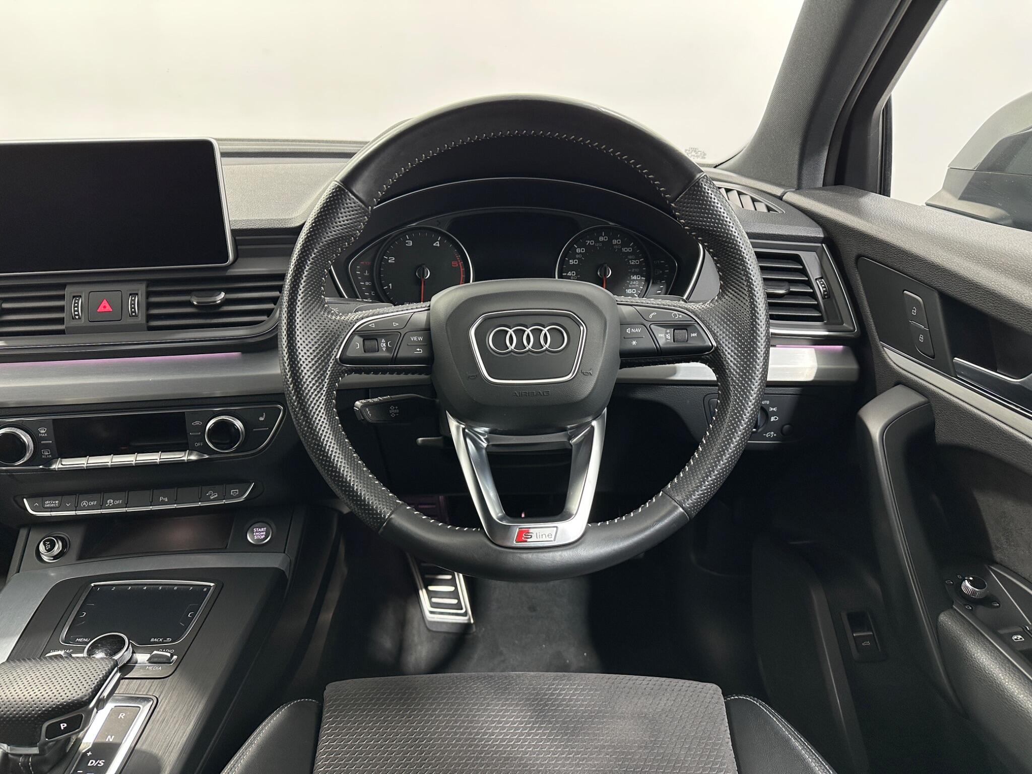 Audi Q5 view 13