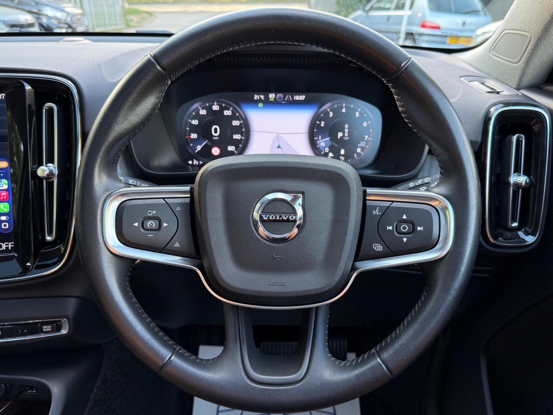 Volvo XC40 view 8