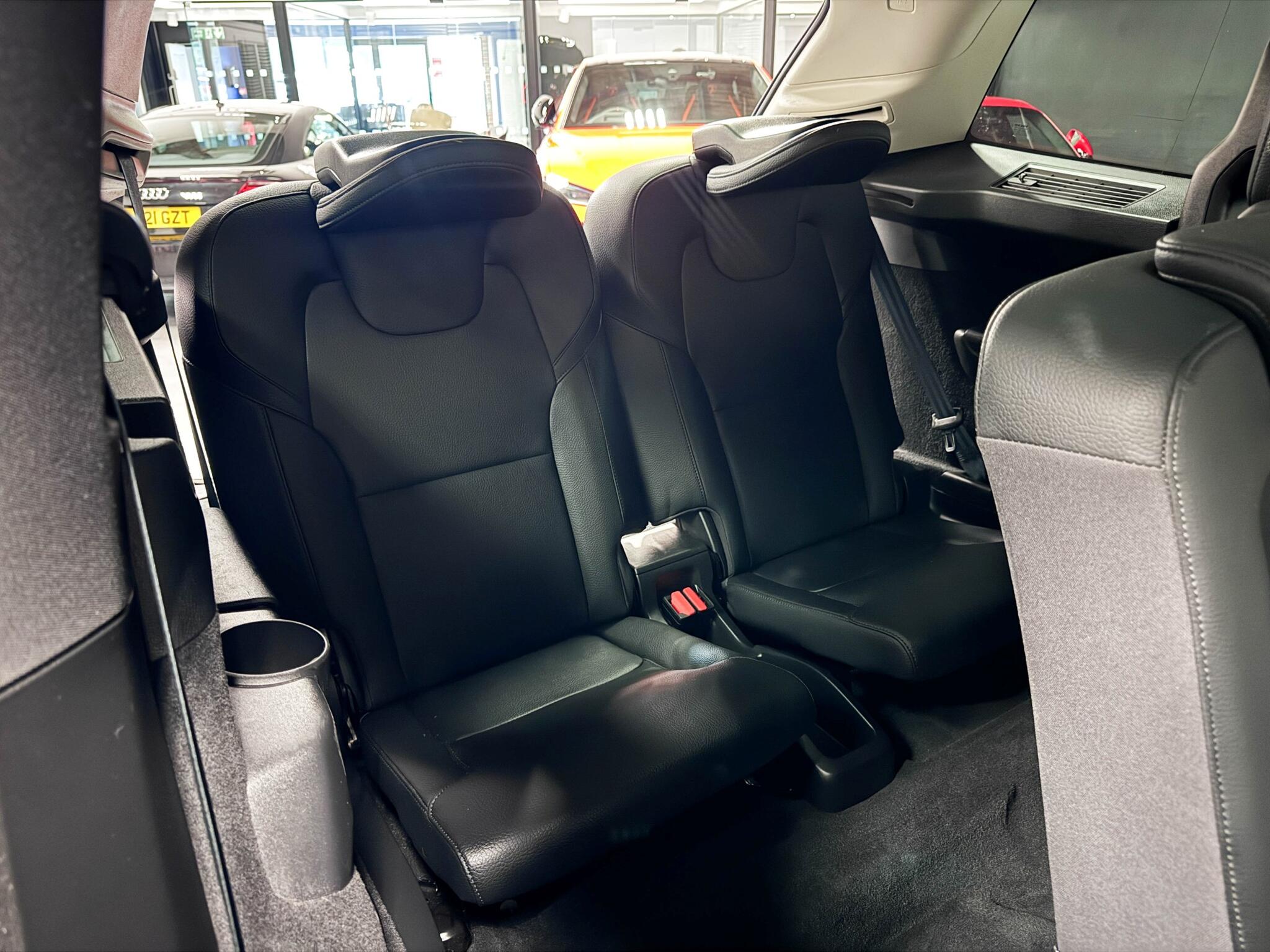 Volvo XC90 view 12