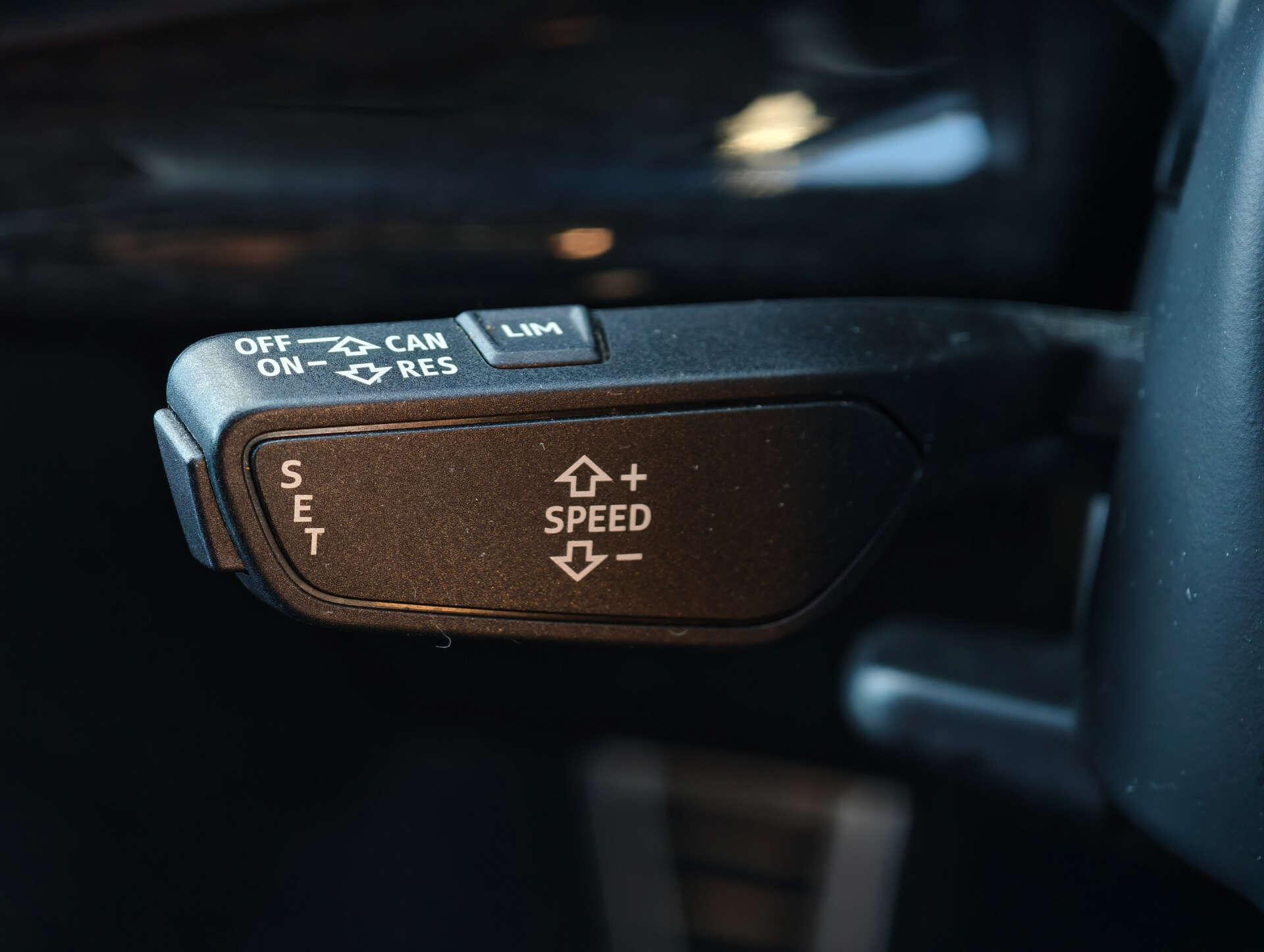 Audi Q8 view 40