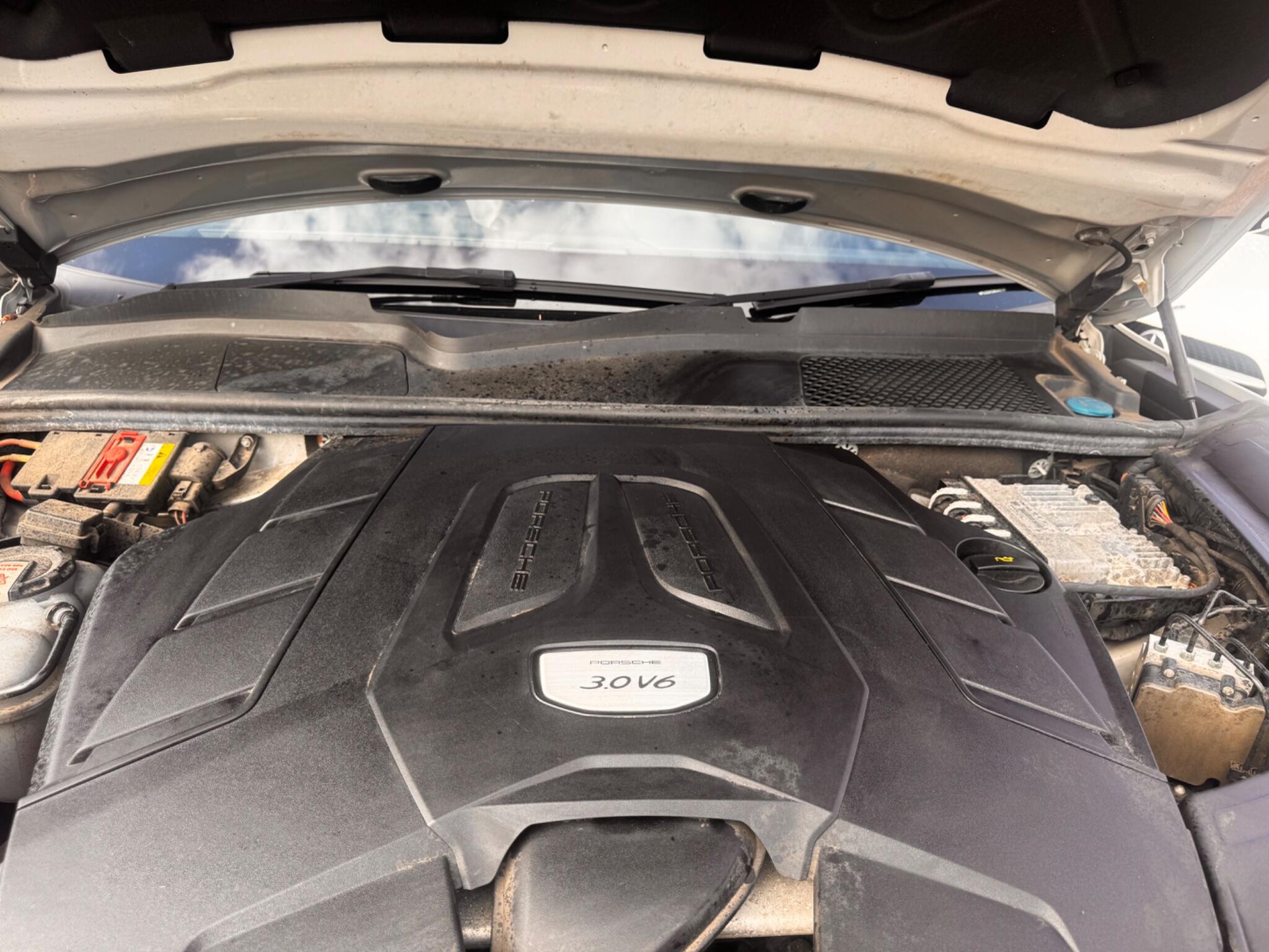 Porsche Cayenne view 39