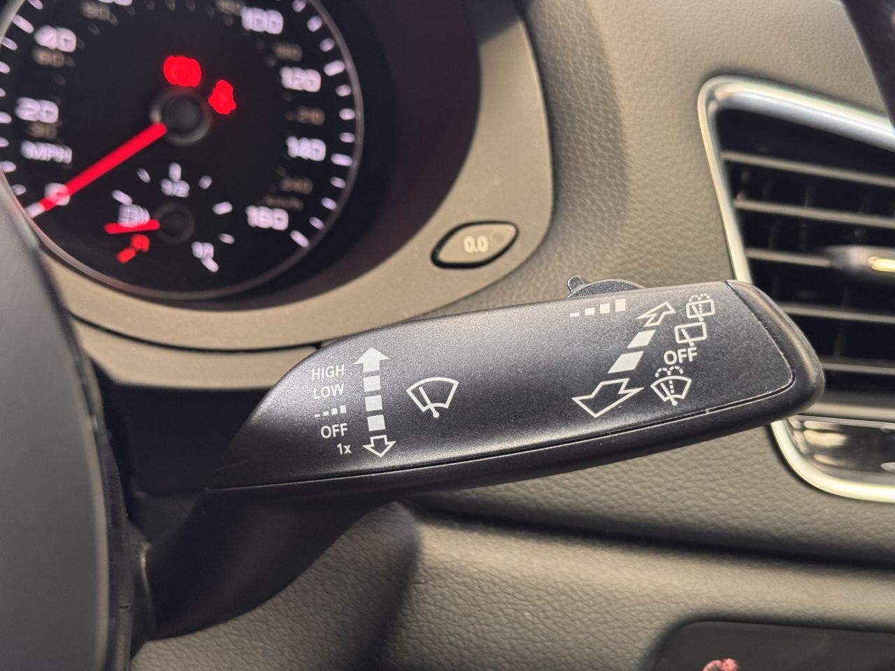 Audi Q3 view 42