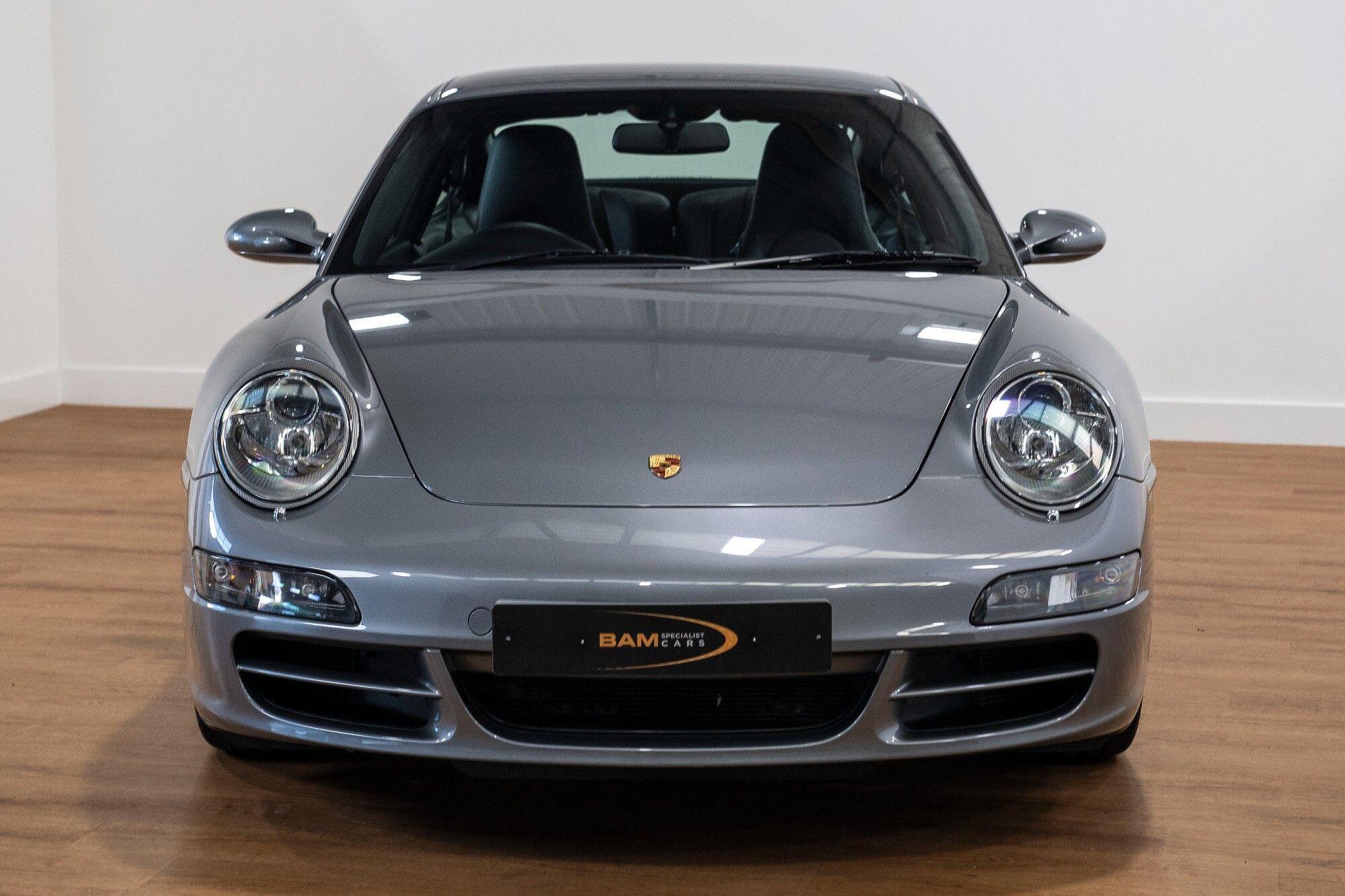 Porsche 911 view 5
