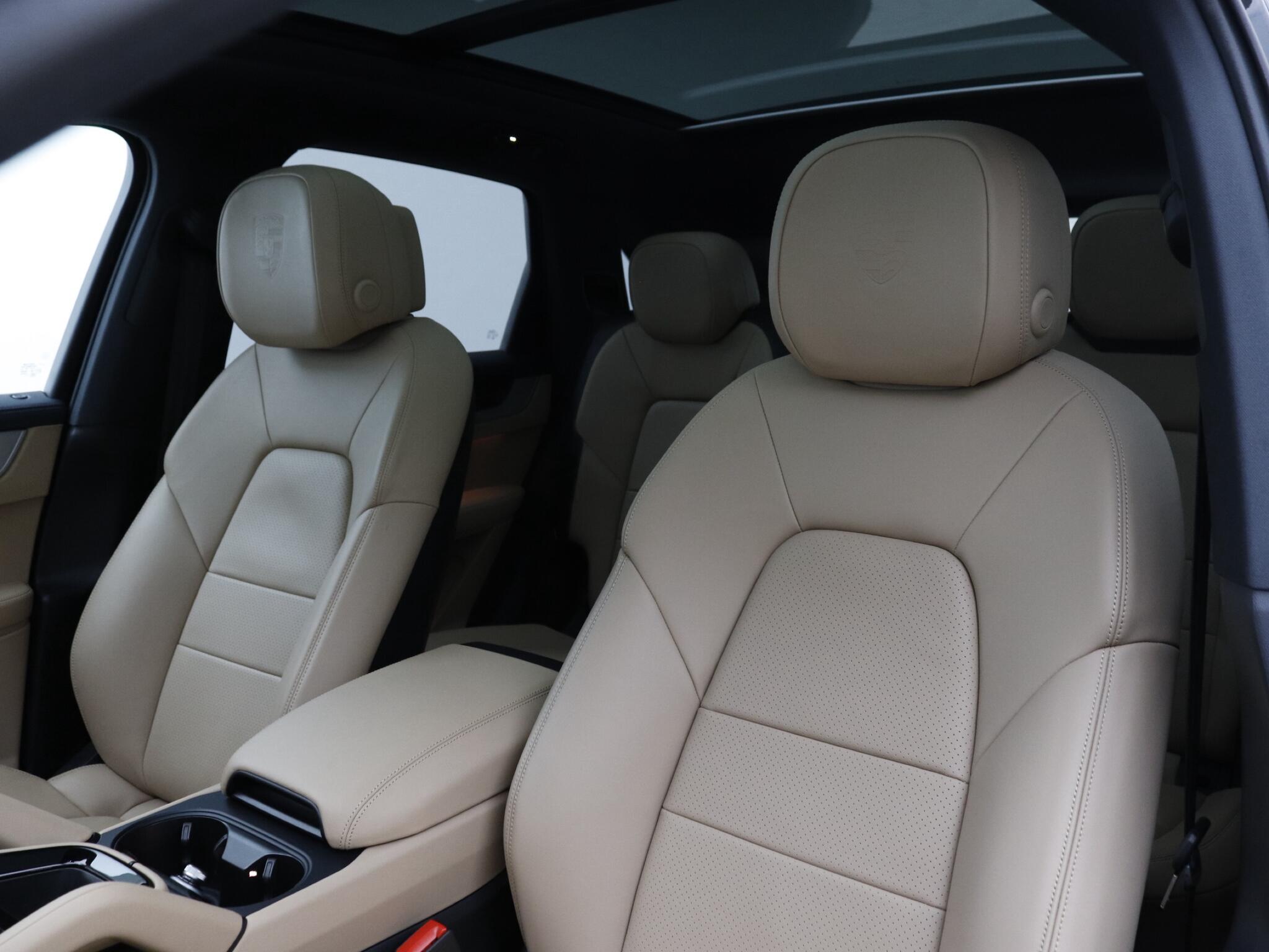 Porsche Cayenne view 25