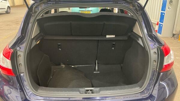 Nissan Pulsar view 13