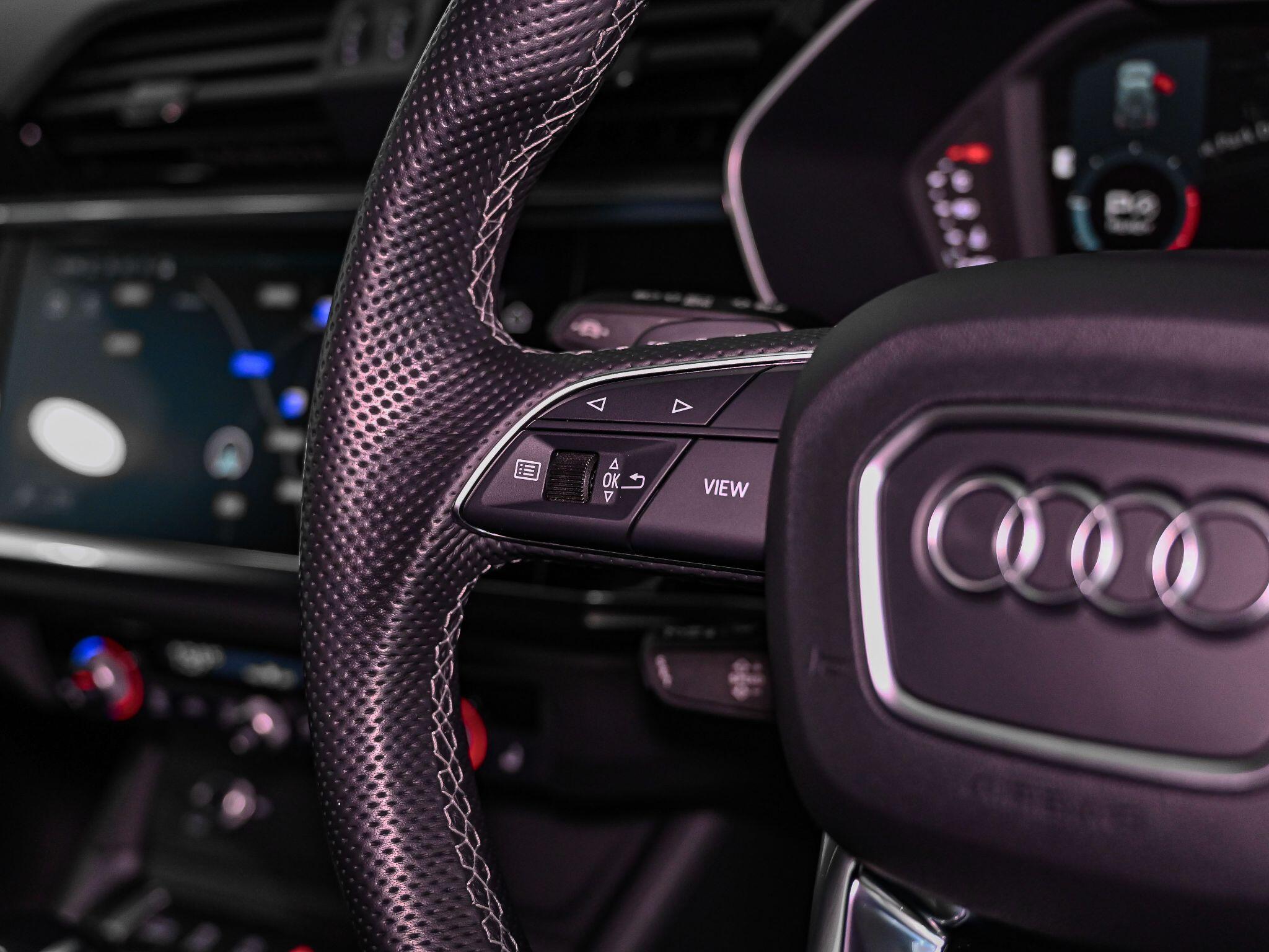 Audi Q3 view 8