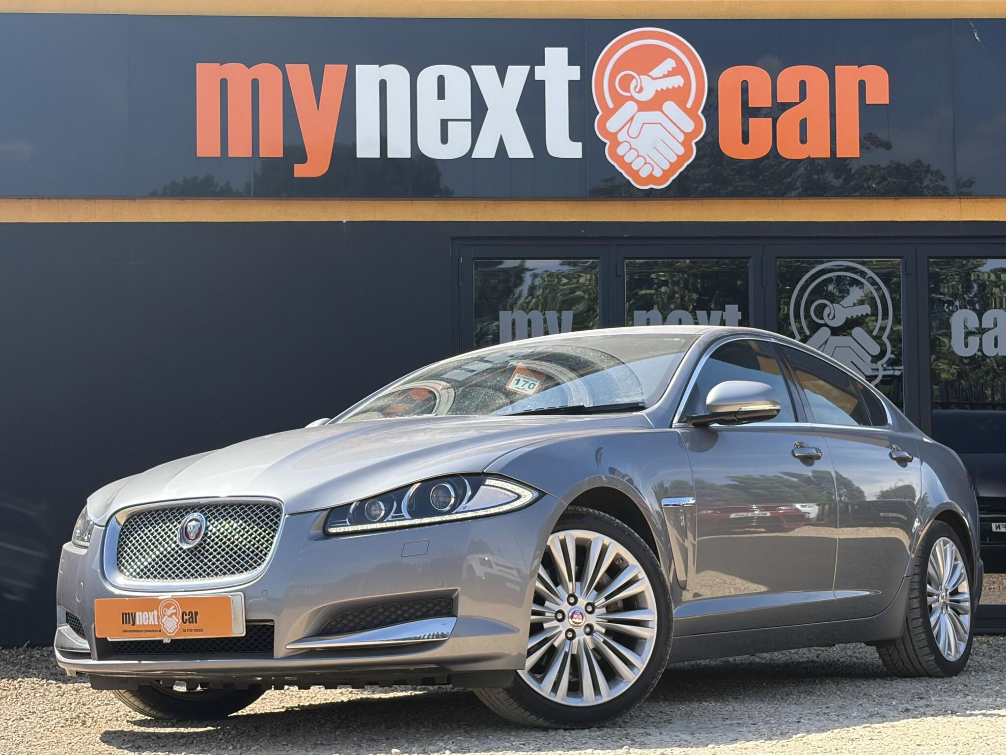 Jaguar XF view 3
