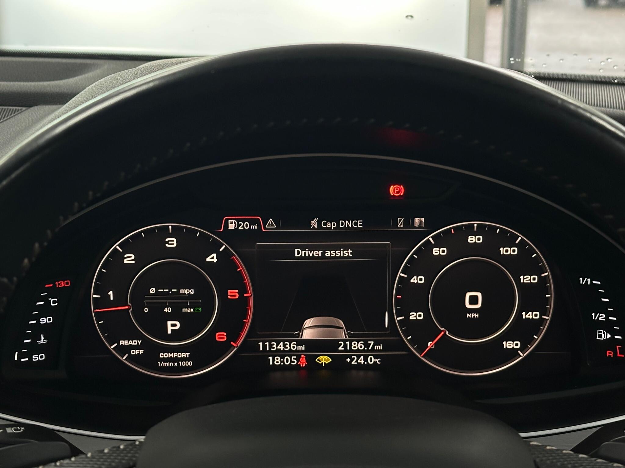 Audi Q7 view 29