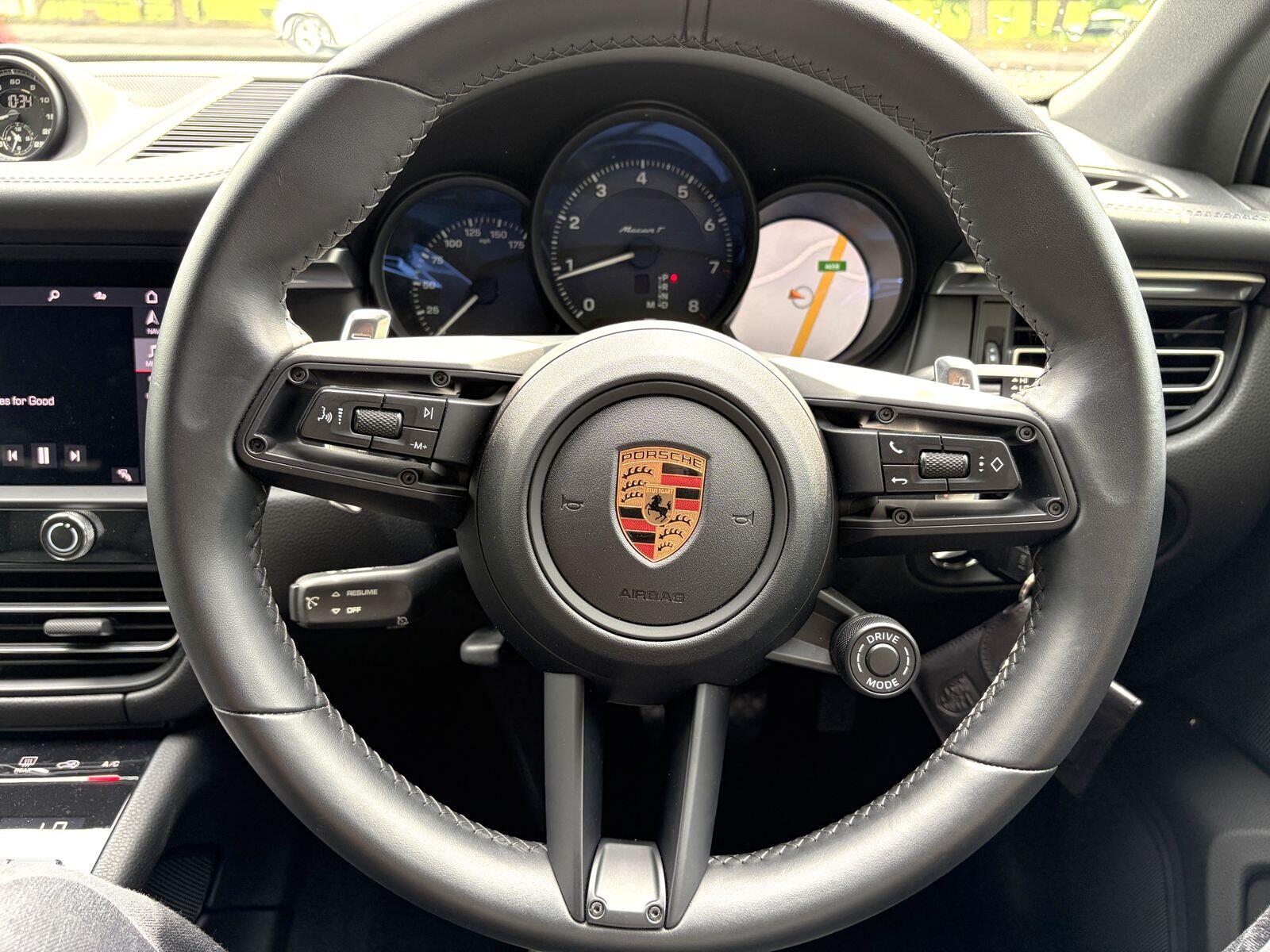 Porsche Macan view 17