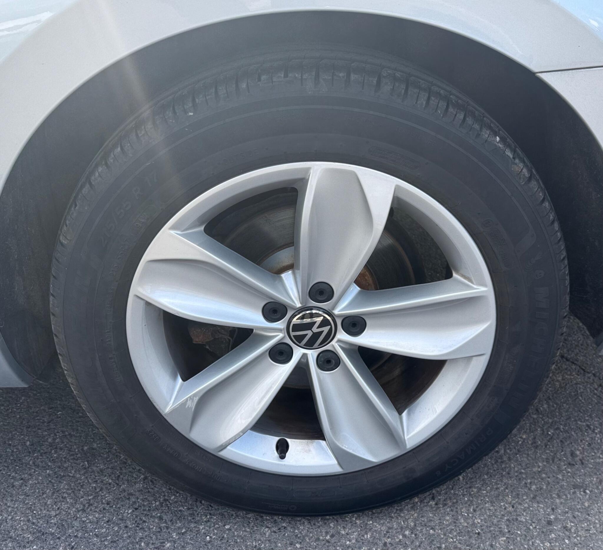 Volkswagen Passat view 9