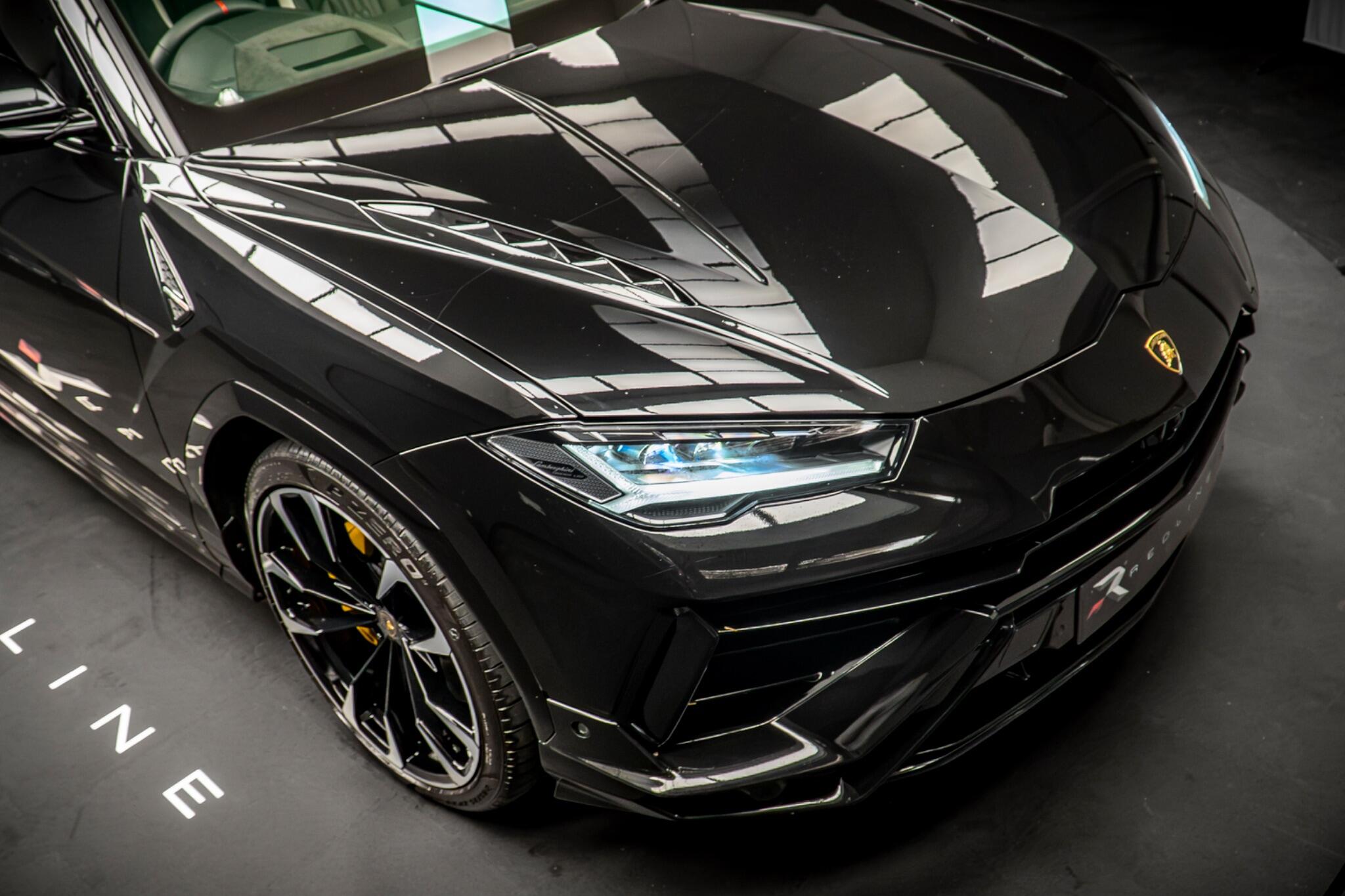Lamborghini Urus view 11