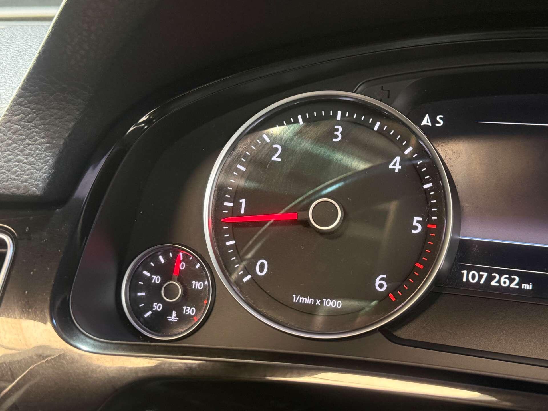 Volkswagen Touareg view 42