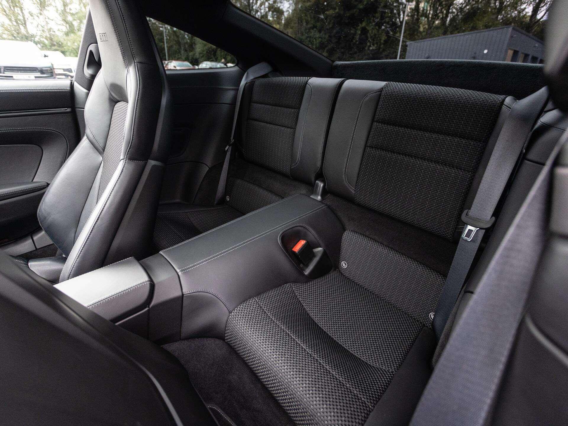Porsche 911 view 16