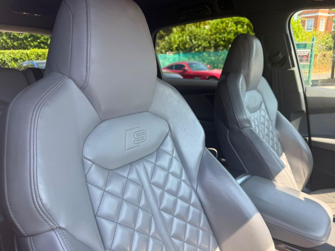 Audi SQ7 view 2