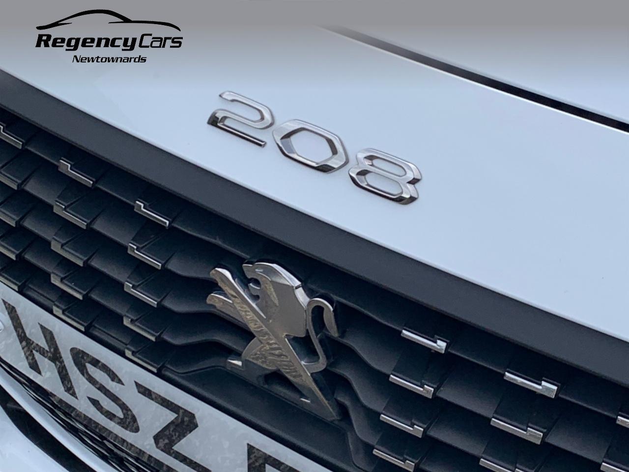 Peugeot 208 view 45