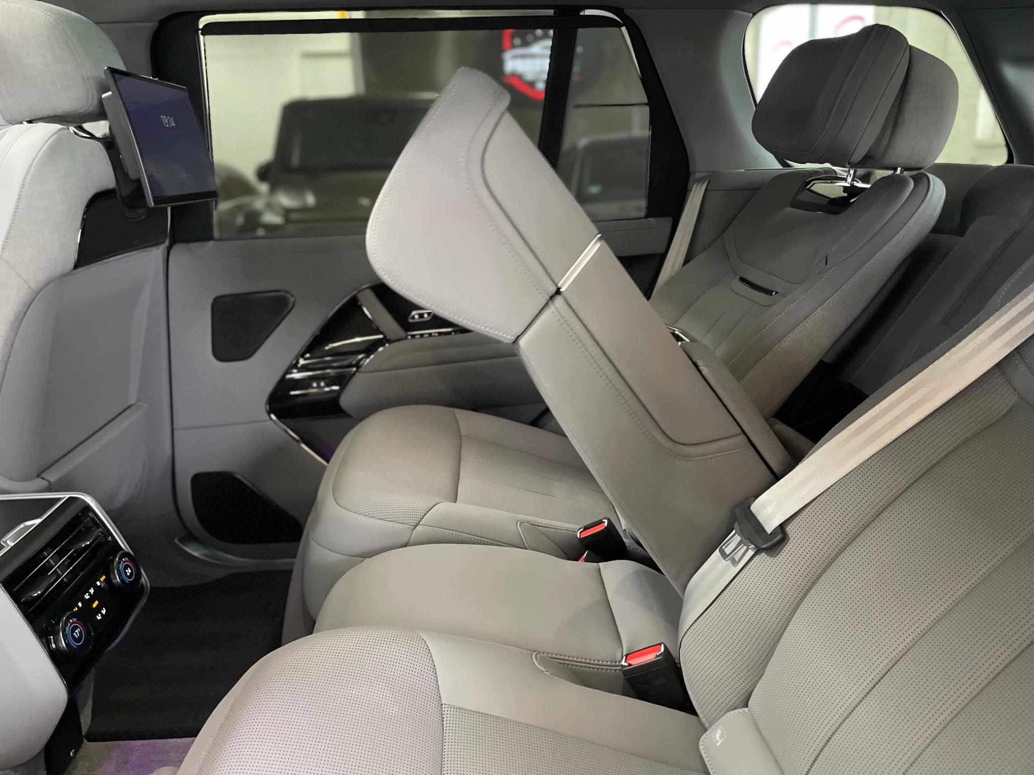 Land Rover Range Rover view 64