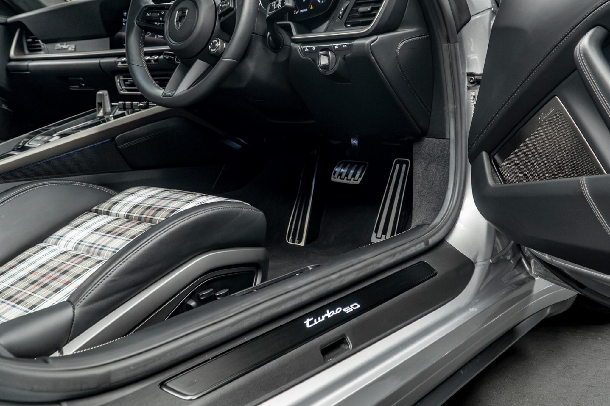 Porsche 911 view 48