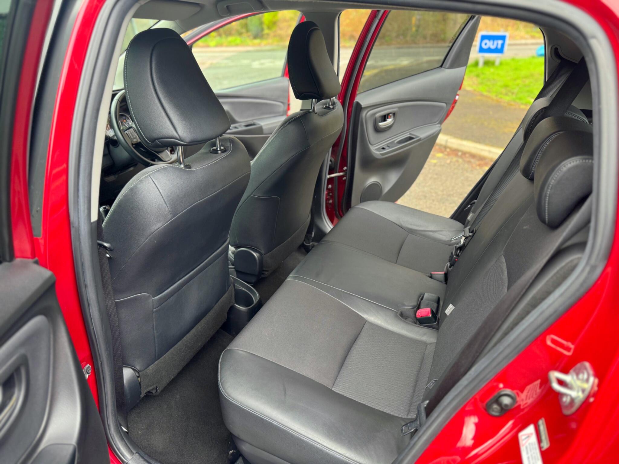 2017 Toyota Yaris 1.5 VVT-h Excel E-CVT Euro 6 (s/s) 5dr (15in Alloy) image 36