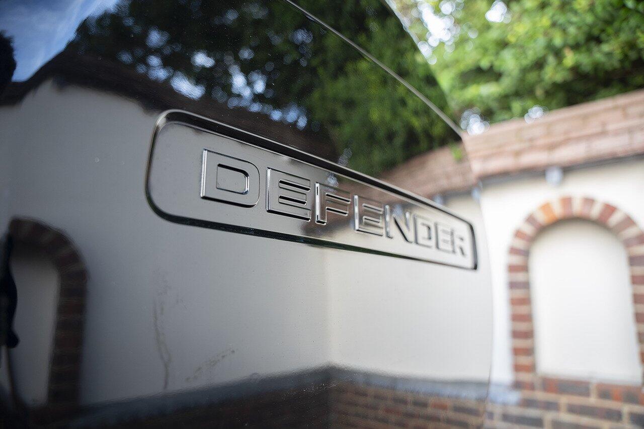 Land Rover Defender view 19