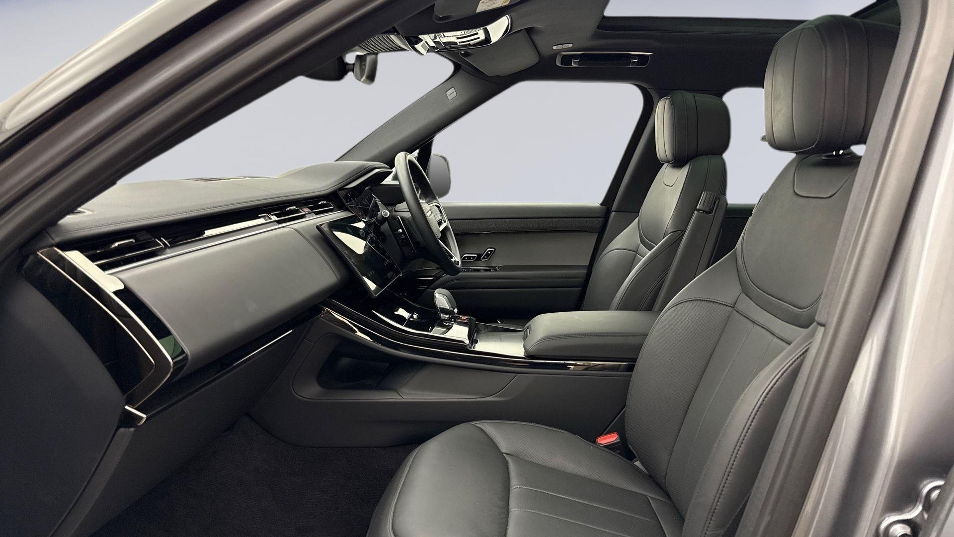 Land Rover Range Rover Sport view 3