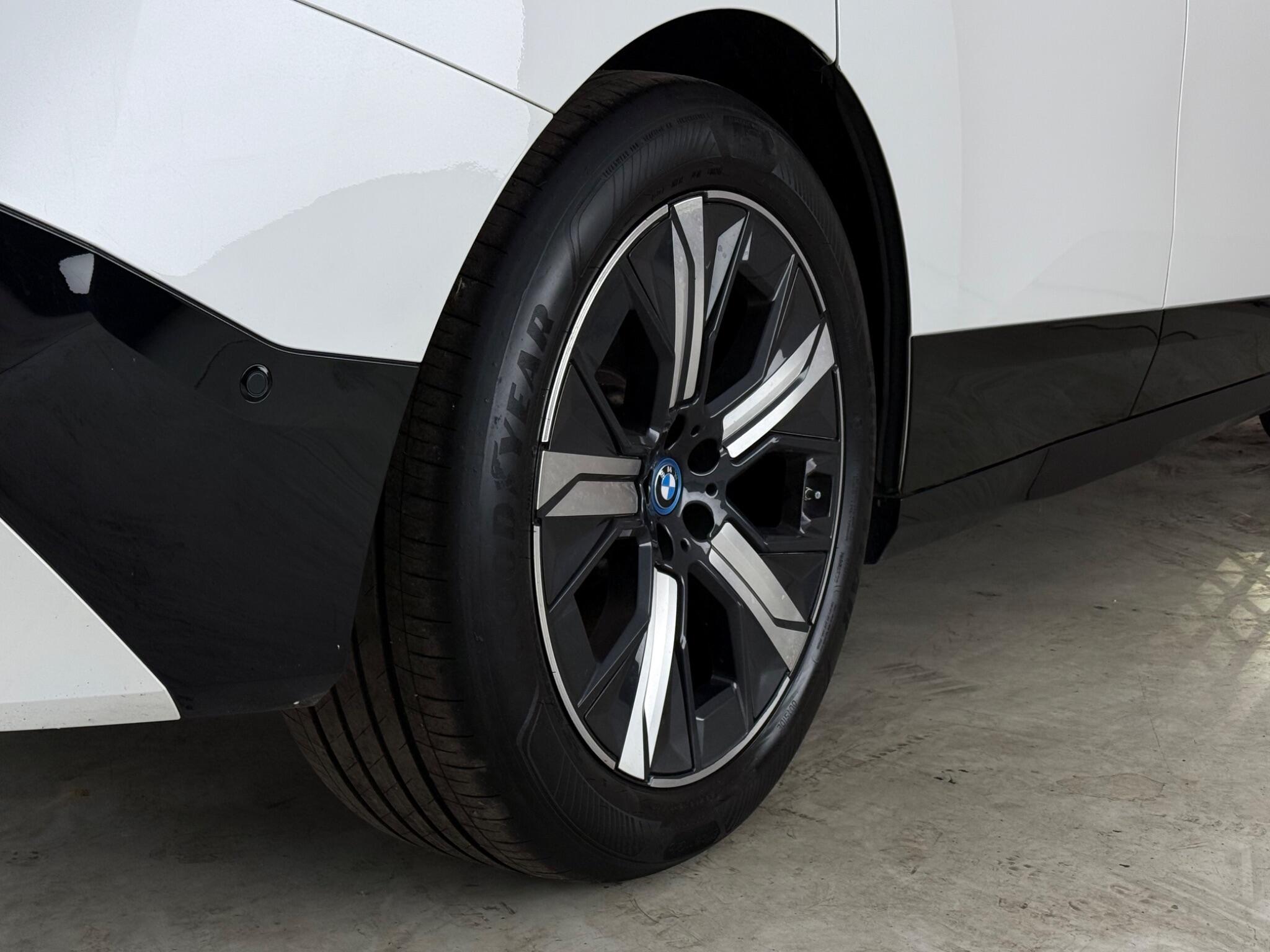 BMW Ix view 10