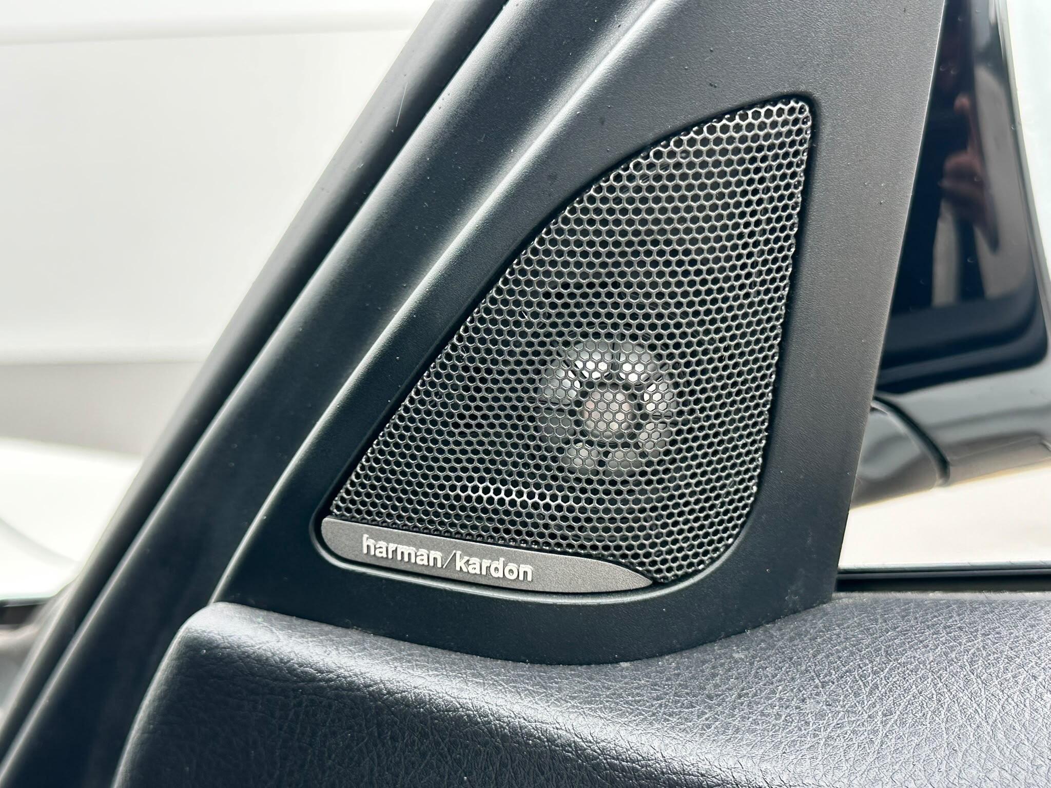 BMW 3 Series view 19