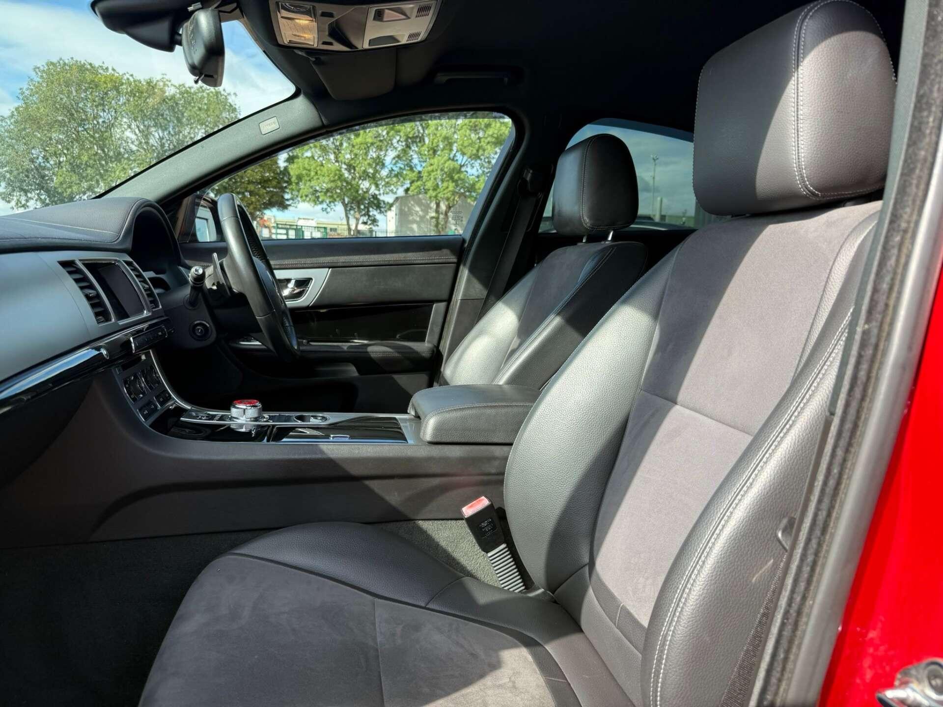 Jaguar XF view 39