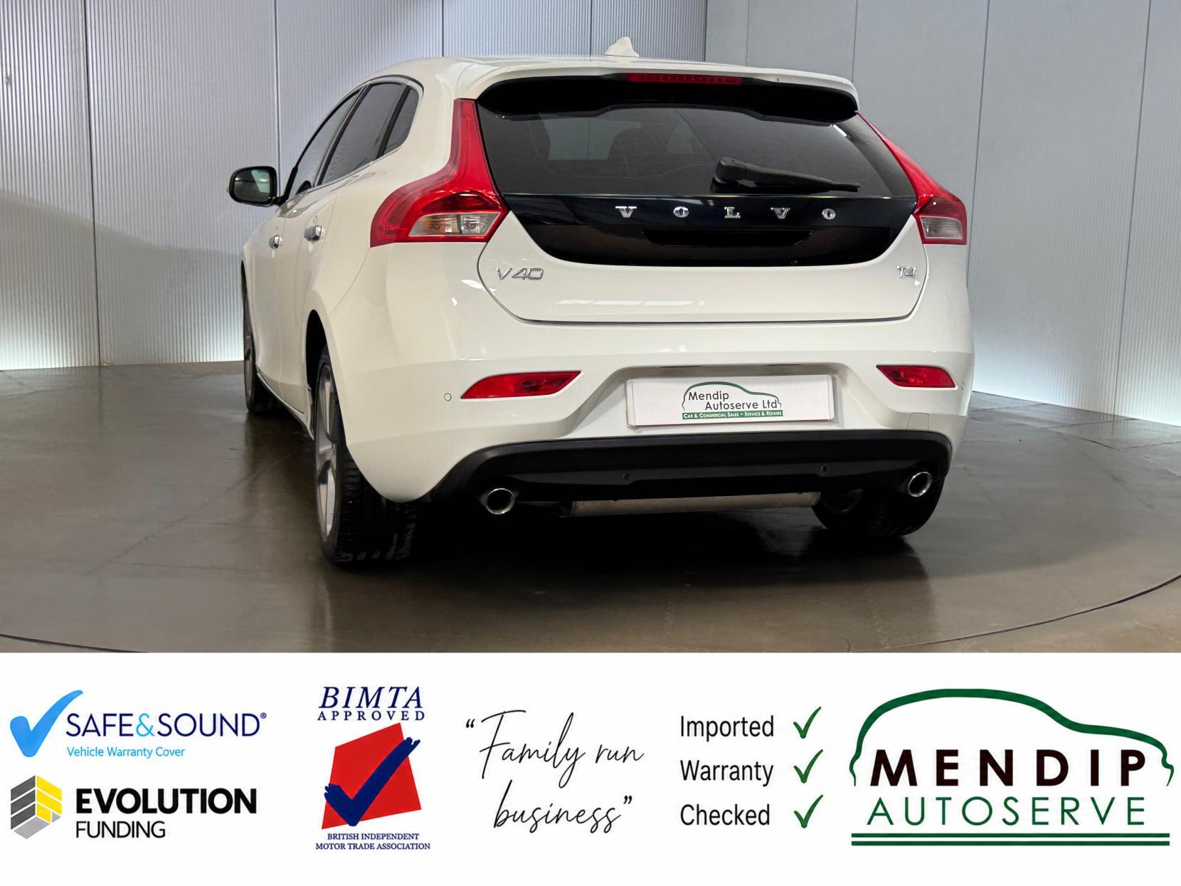 Volvo V40 view 21