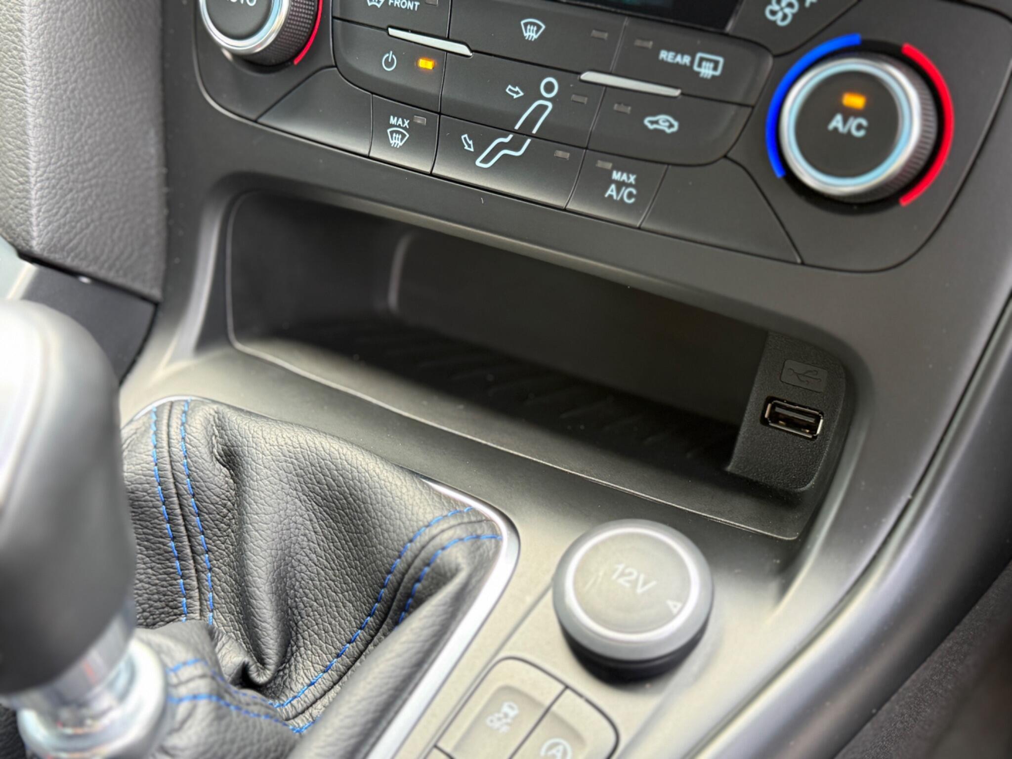 Ford Focus view 77