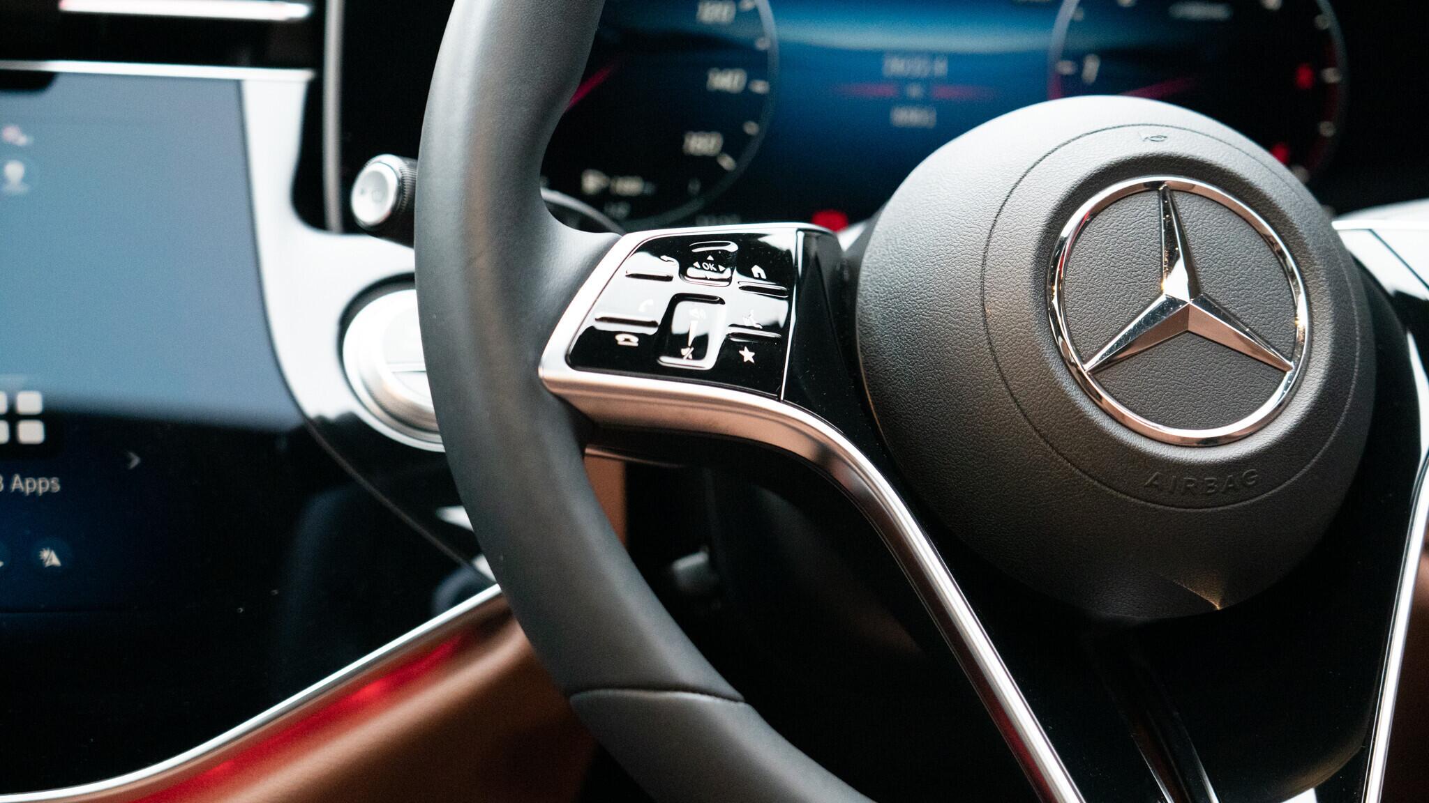 Mercedes-Benz E-Class view 16