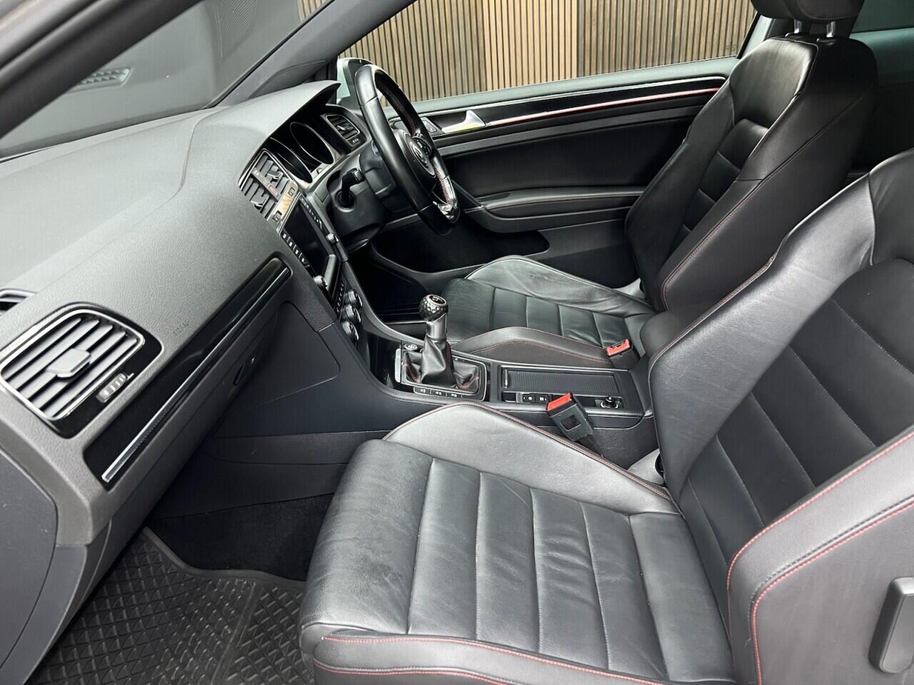 Volkswagen Golf view 27