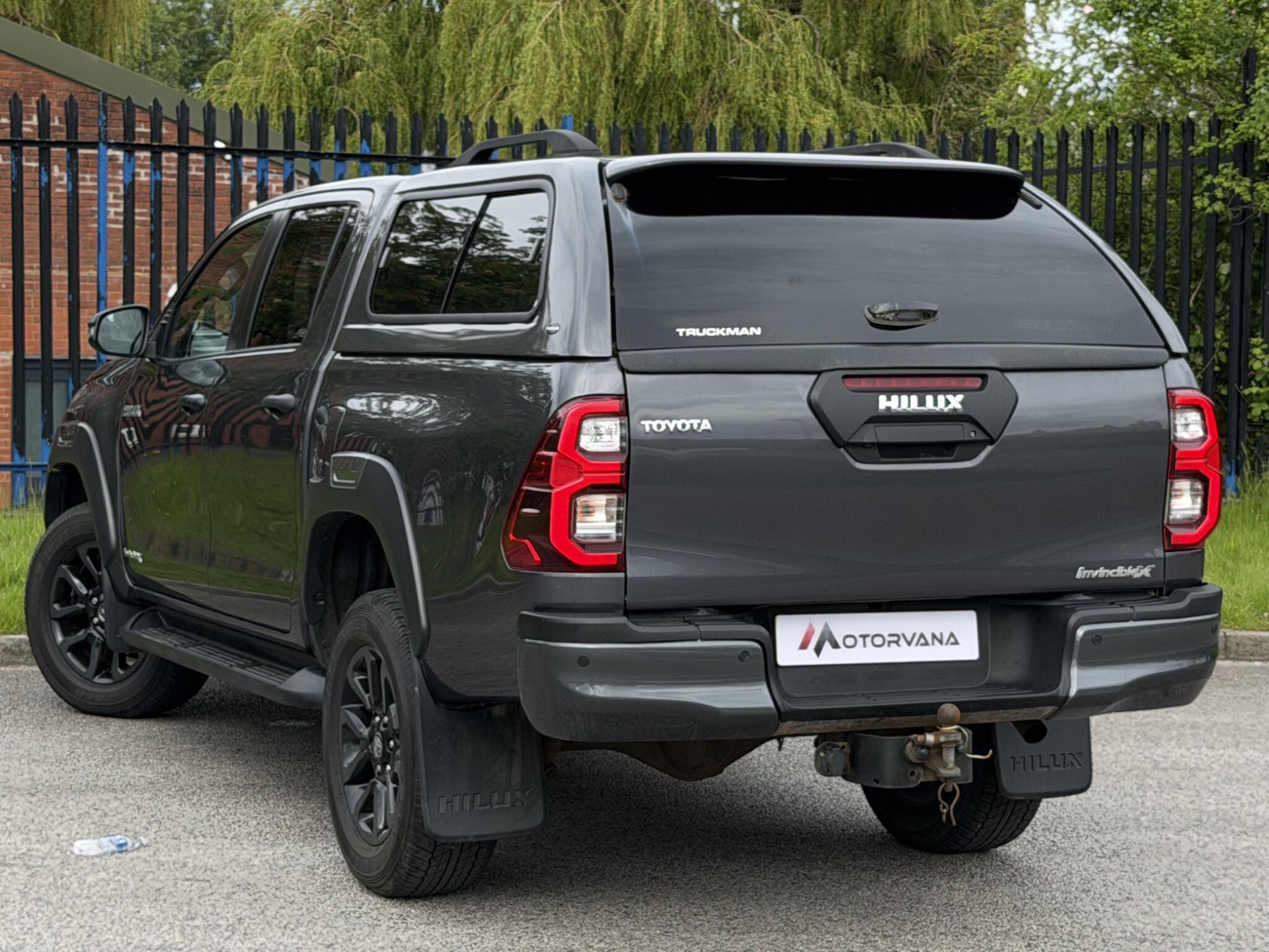 Toyota Hilux view 4