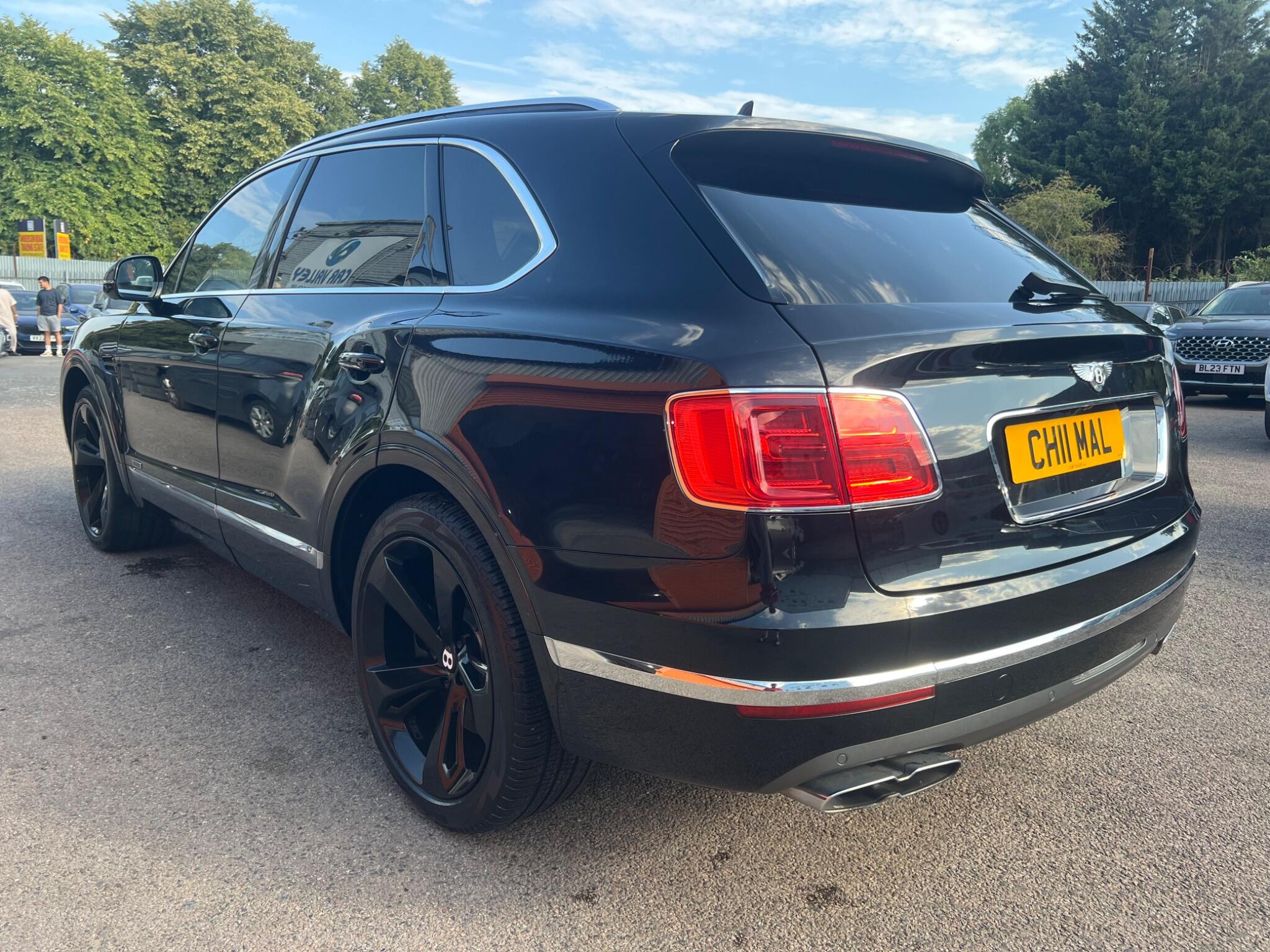 Bentley Bentayga view 9
