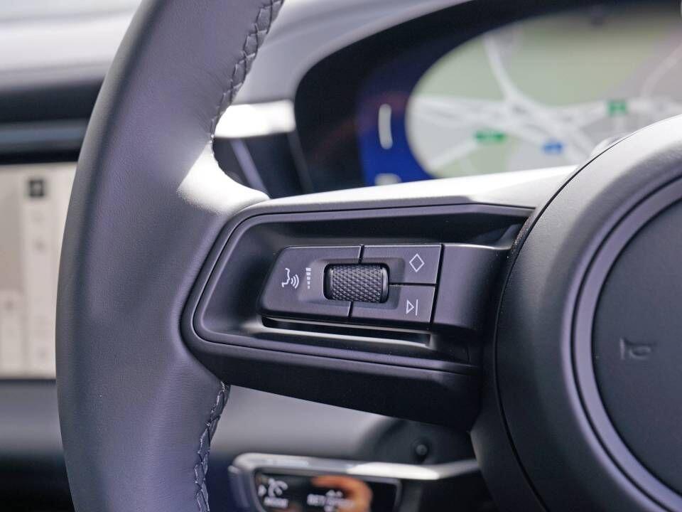 Porsche Macan view 23