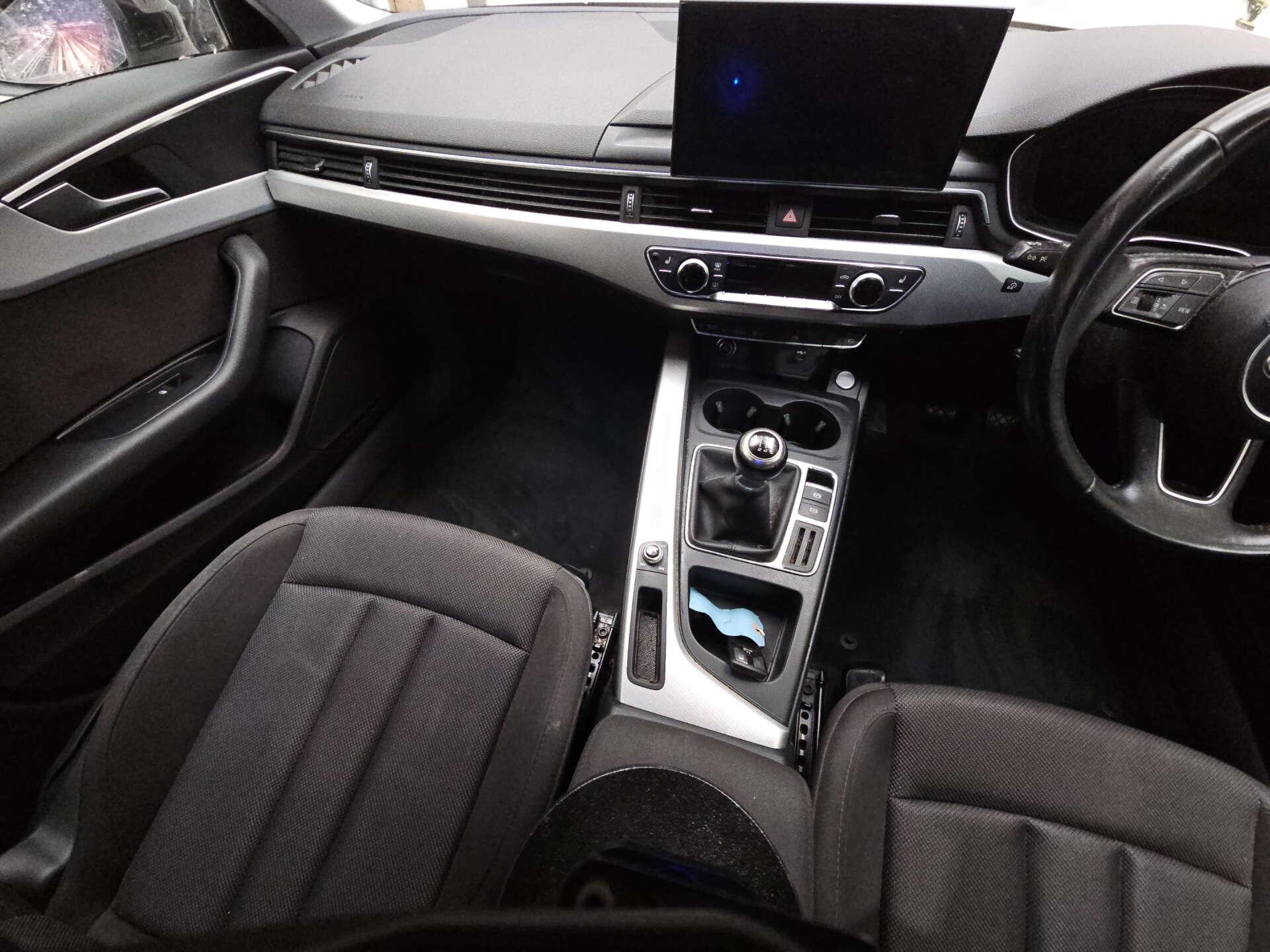 Audi A4 view 9