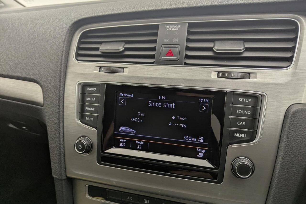 Volkswagen Golf view 34