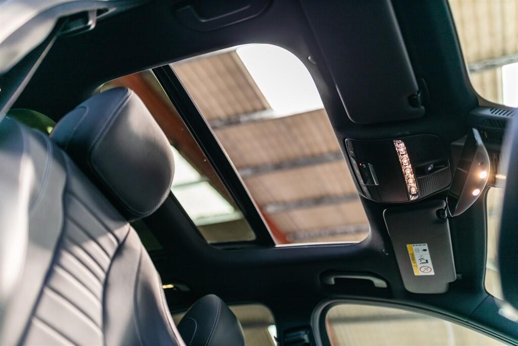 Mercedes-Benz E-Class view 26