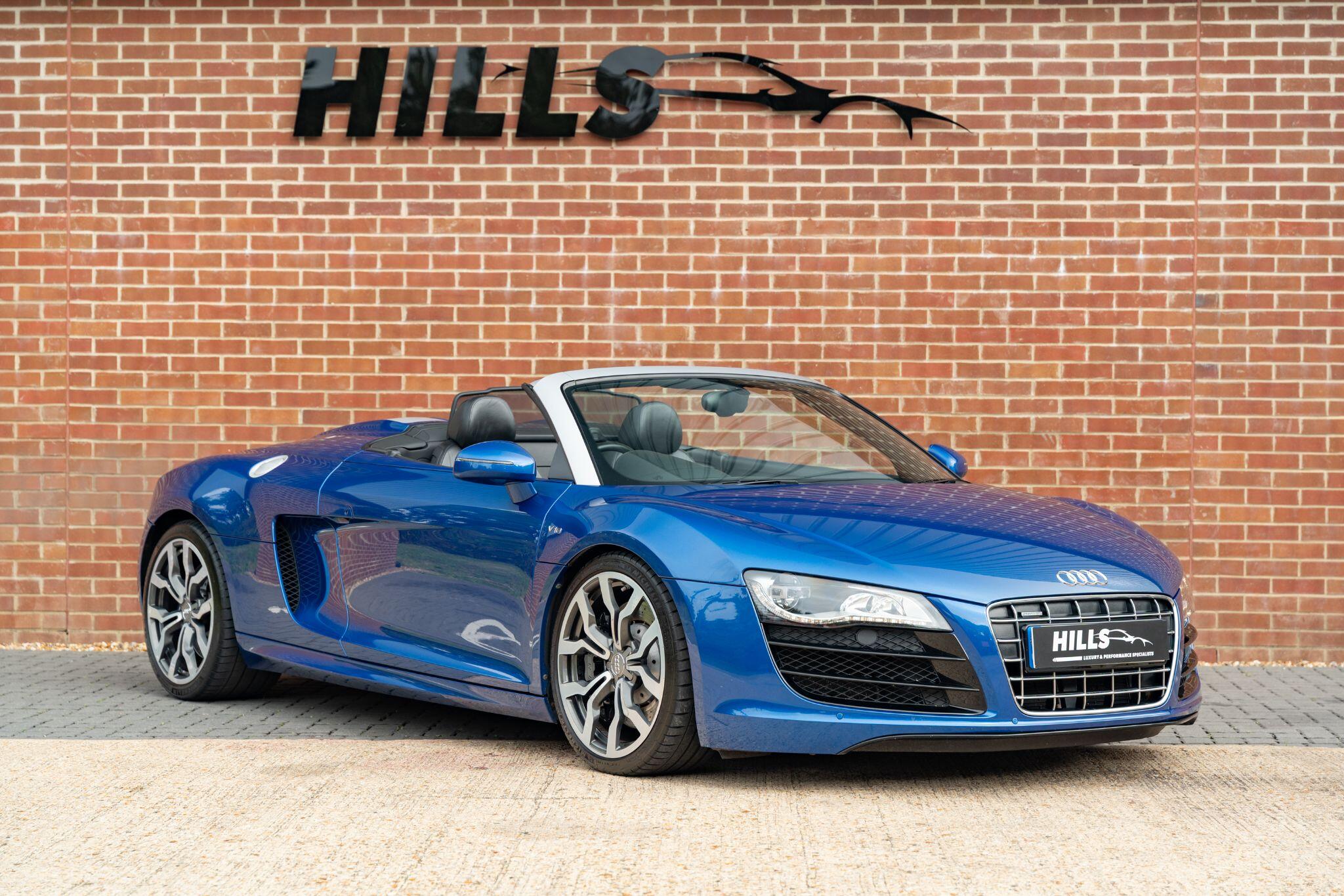Audi R8 view 2