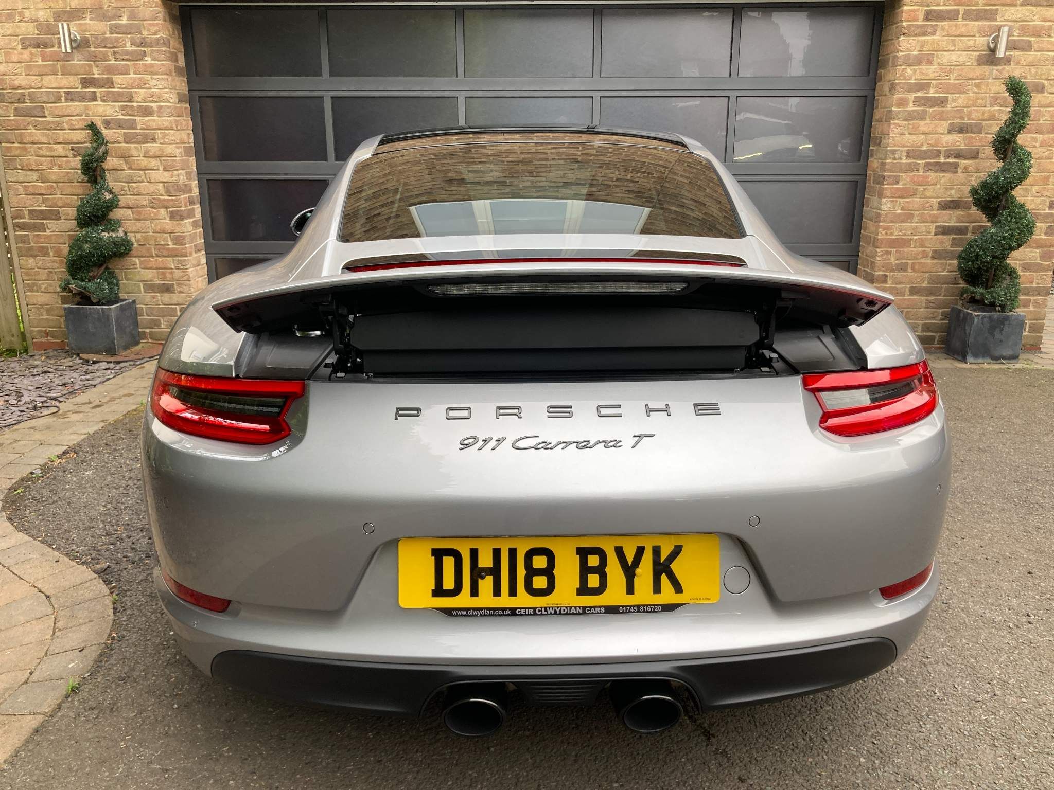 Porsche 911 view 21